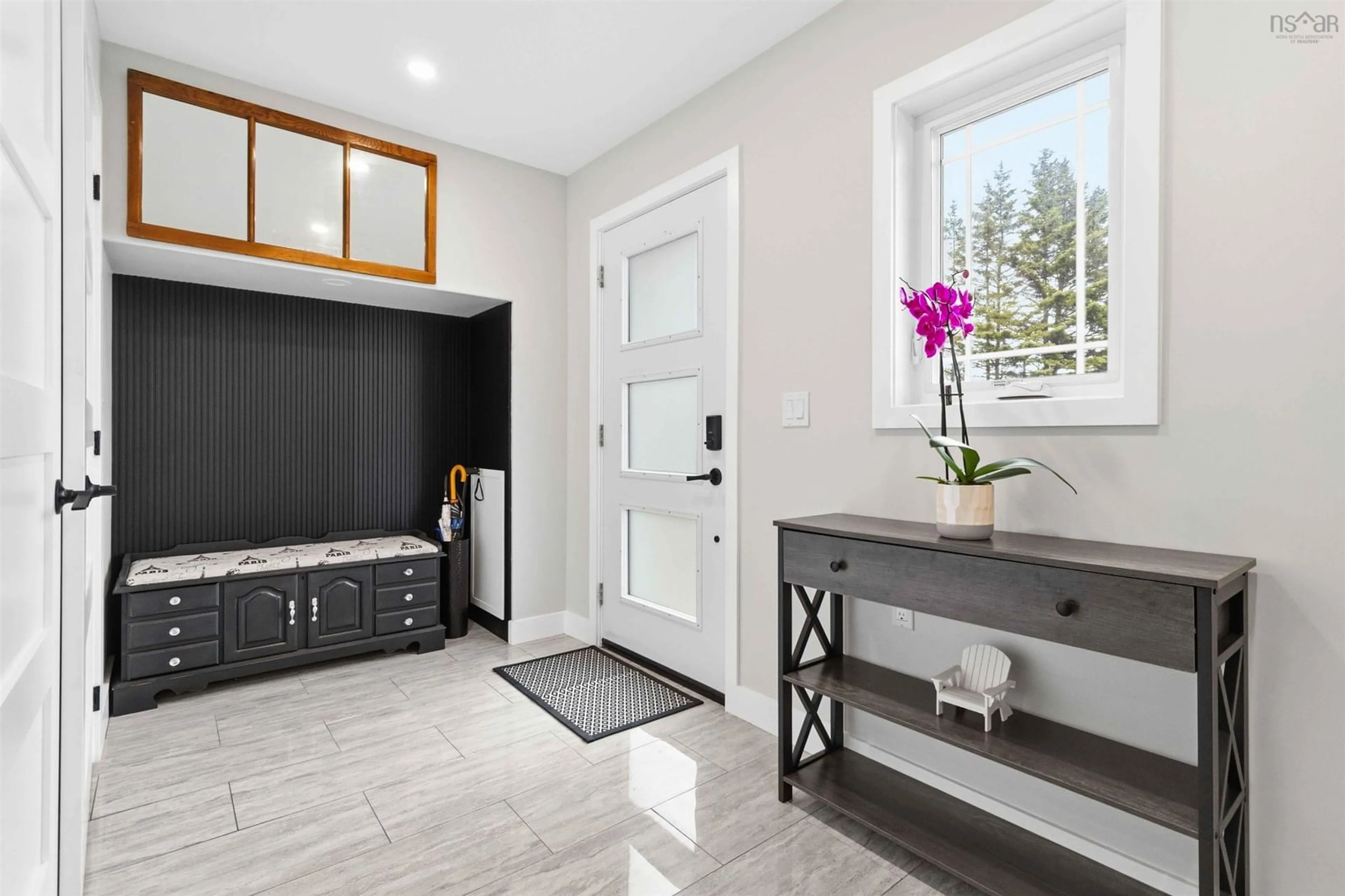 Indoor entryway for 11 Yacht Club Rd, Hubbards Nova Scotia B0J 1T0