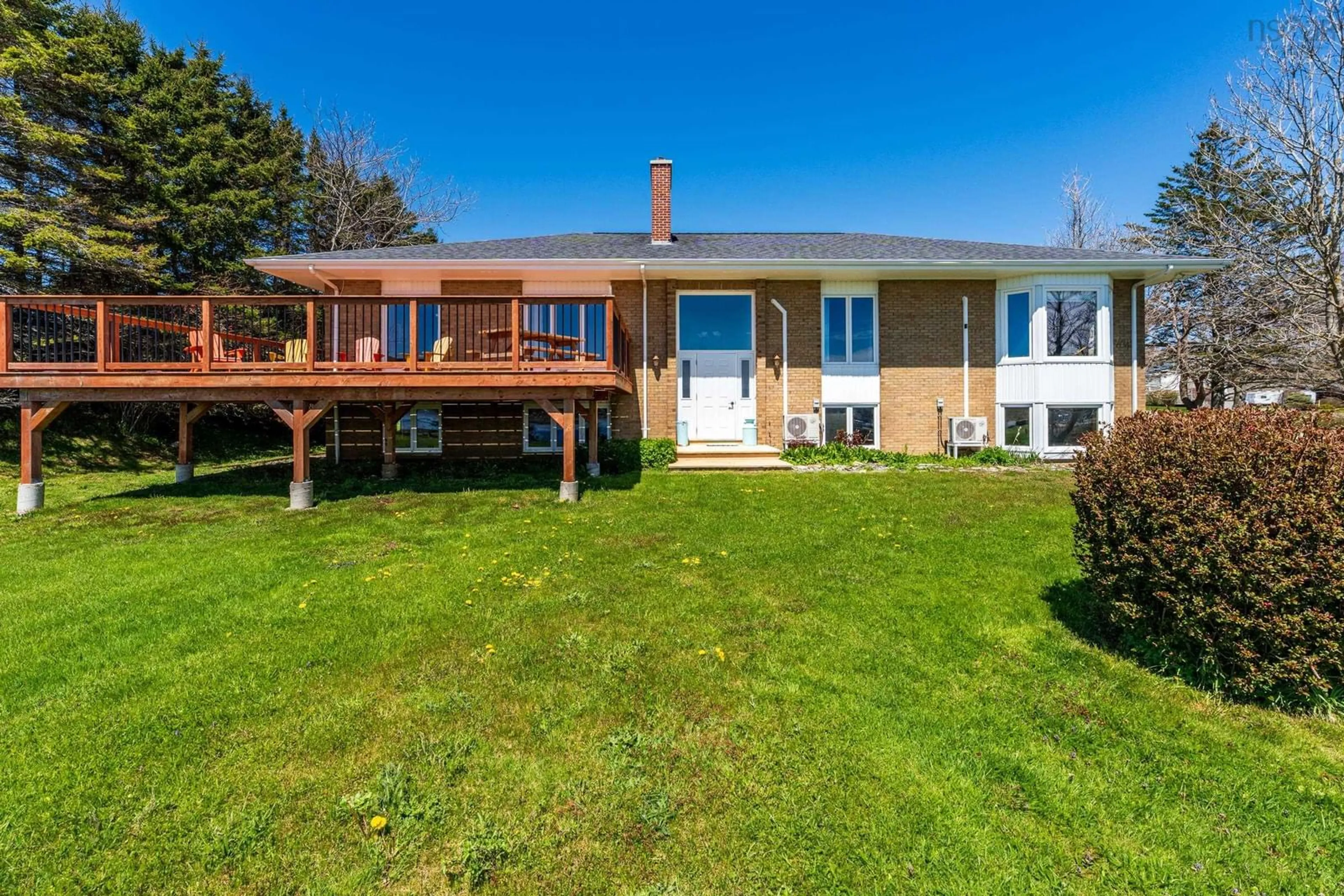 A pic from outside/outdoor area/front of a property/back of a property/a pic from drone, unknown for 18-20 Harbourview Dr, Yarmouth Nova Scotia B5A 4C3