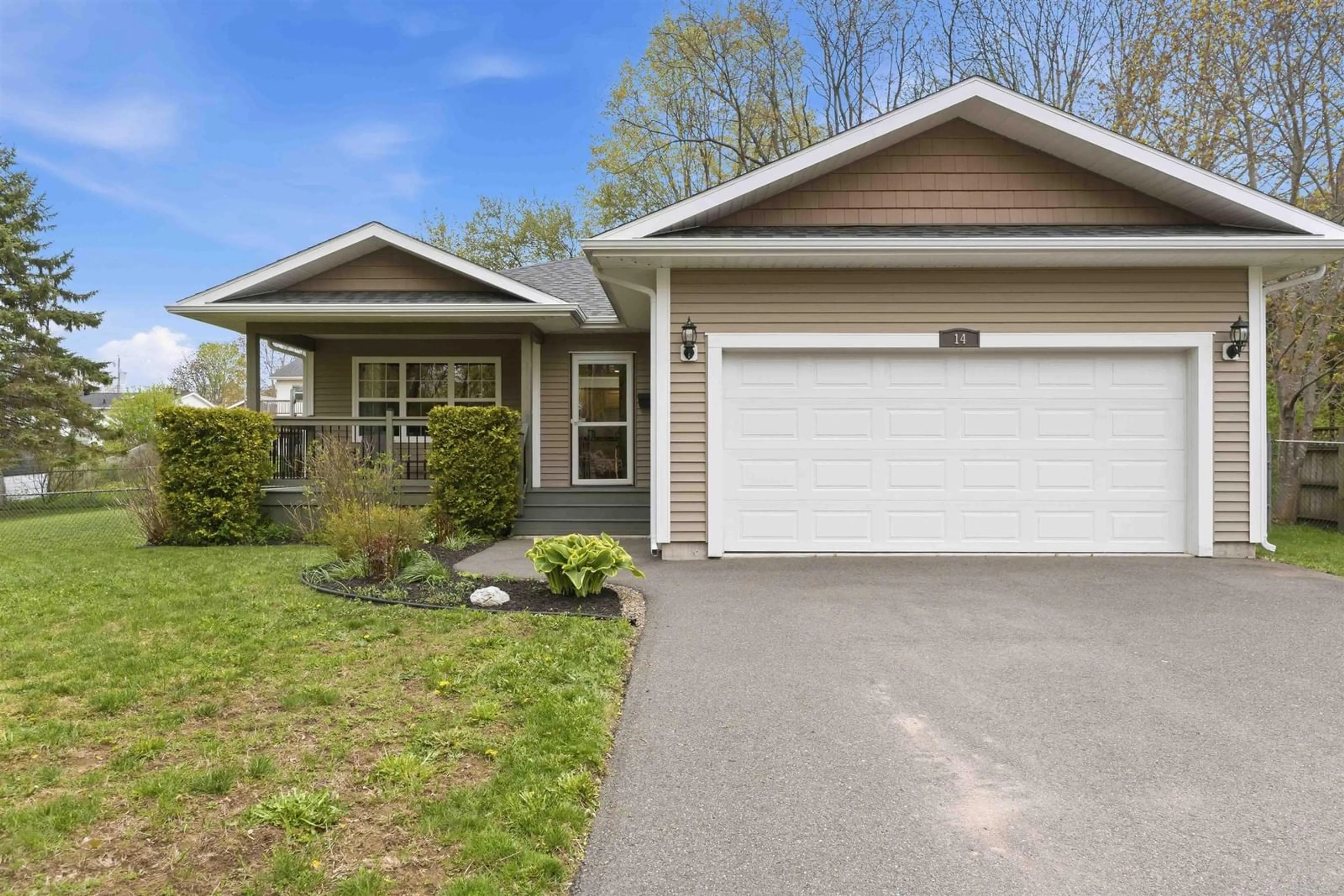 Home with vinyl exterior material, street for 14 Smith Ave, Kentville Nova Scotia B4N 2A4
