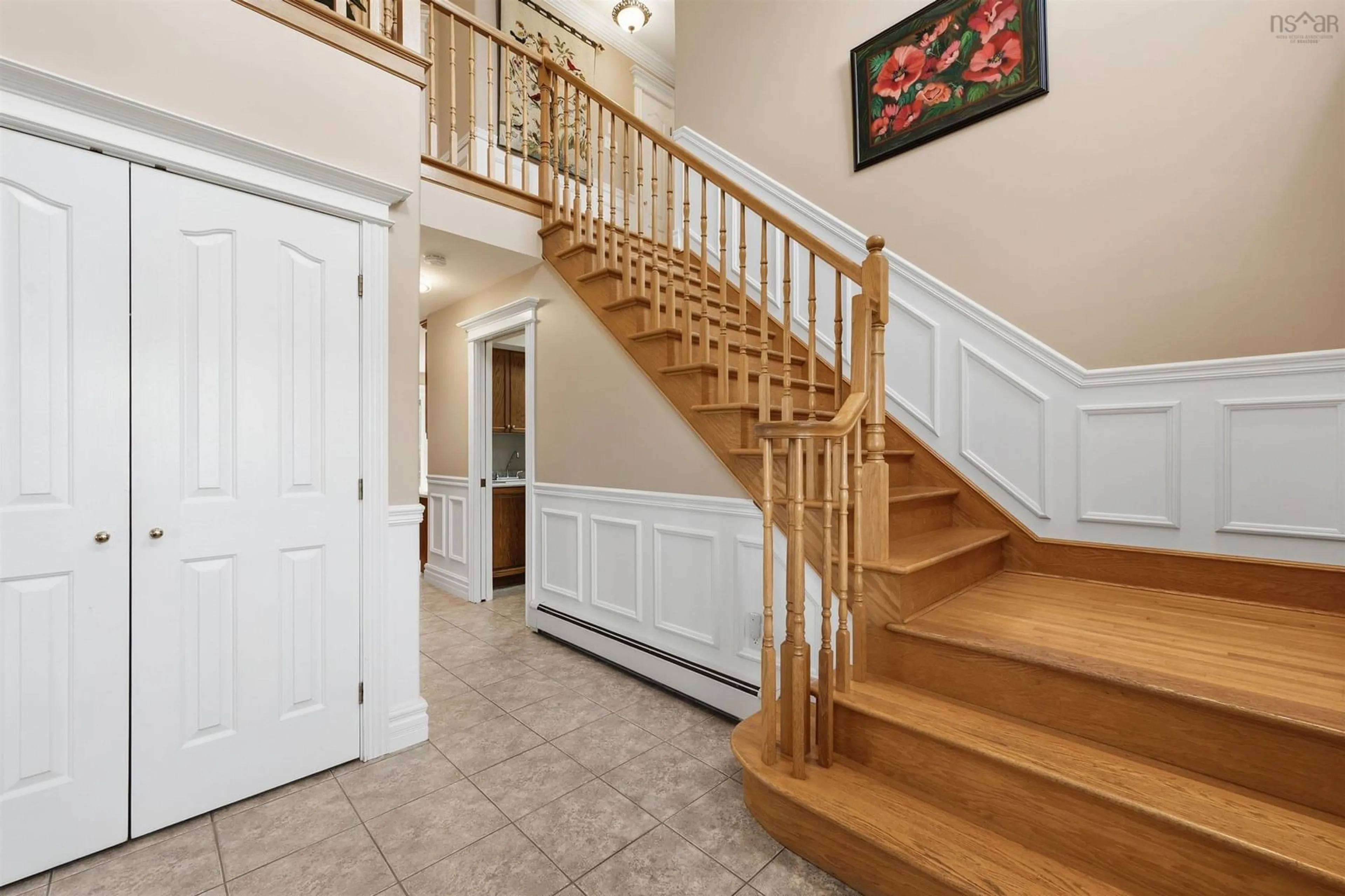 Indoor foyer for 132 Lexington Ave, Dartmouth Nova Scotia B2X 3T6