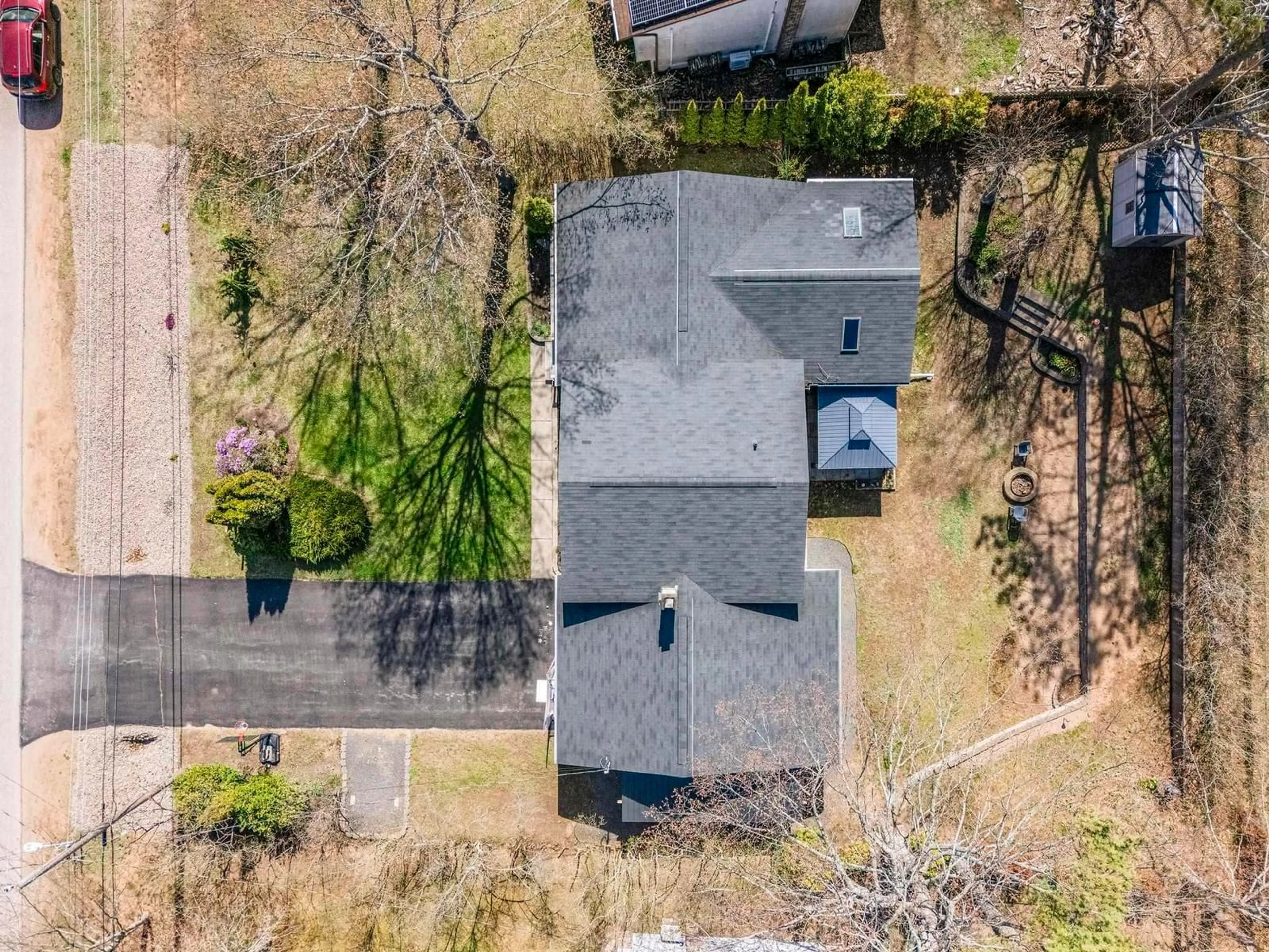 A pic from outside/outdoor area/front of a property/back of a property/a pic from drone, street for 909 Julie Dr, Kingston Nova Scotia B0P 1R0
