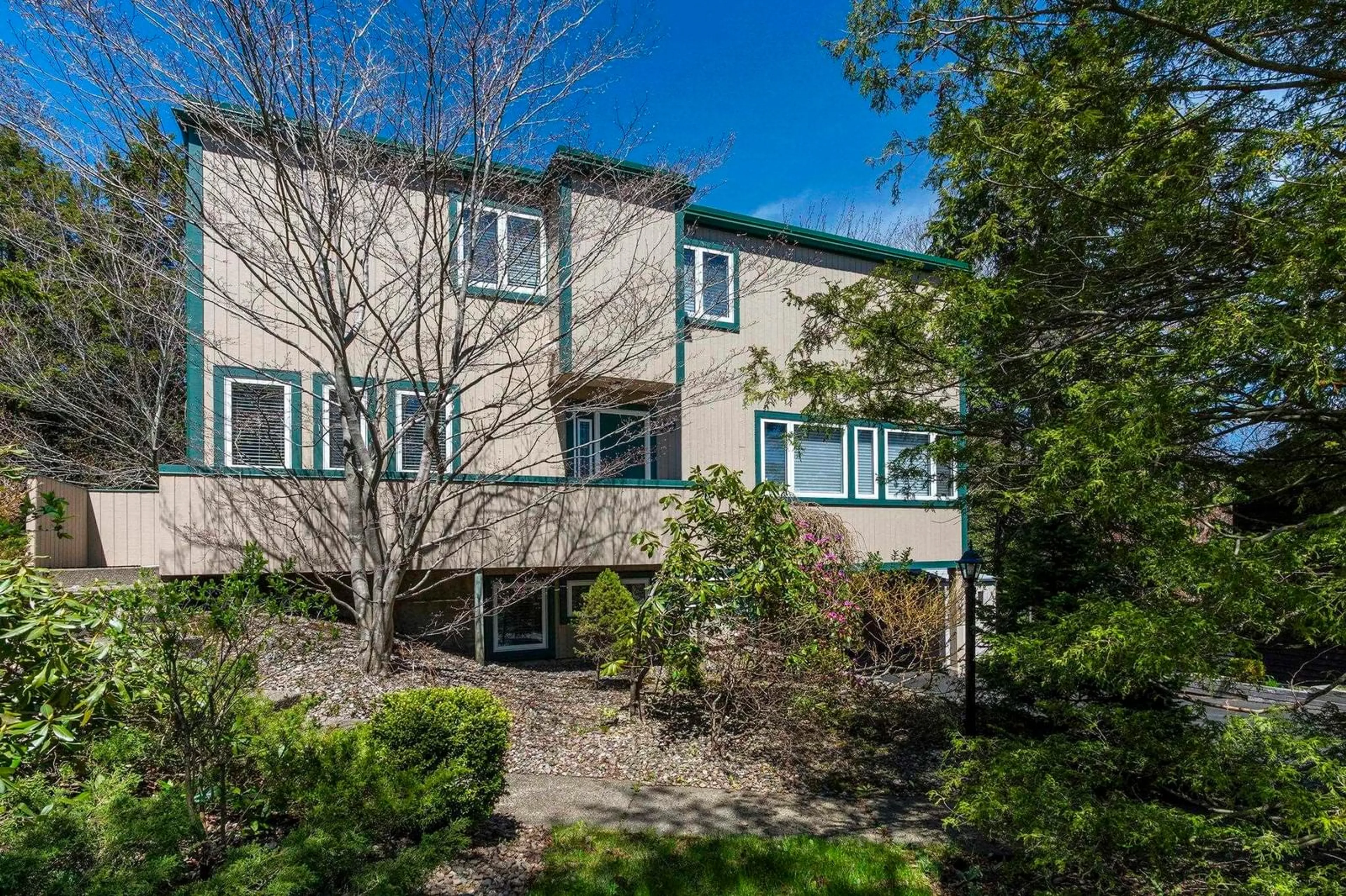 A pic from outside/outdoor area/front of a property/back of a property/a pic from drone, building for 69 Bayview Rd, Clayton Park Nova Scotia B3M 1N8