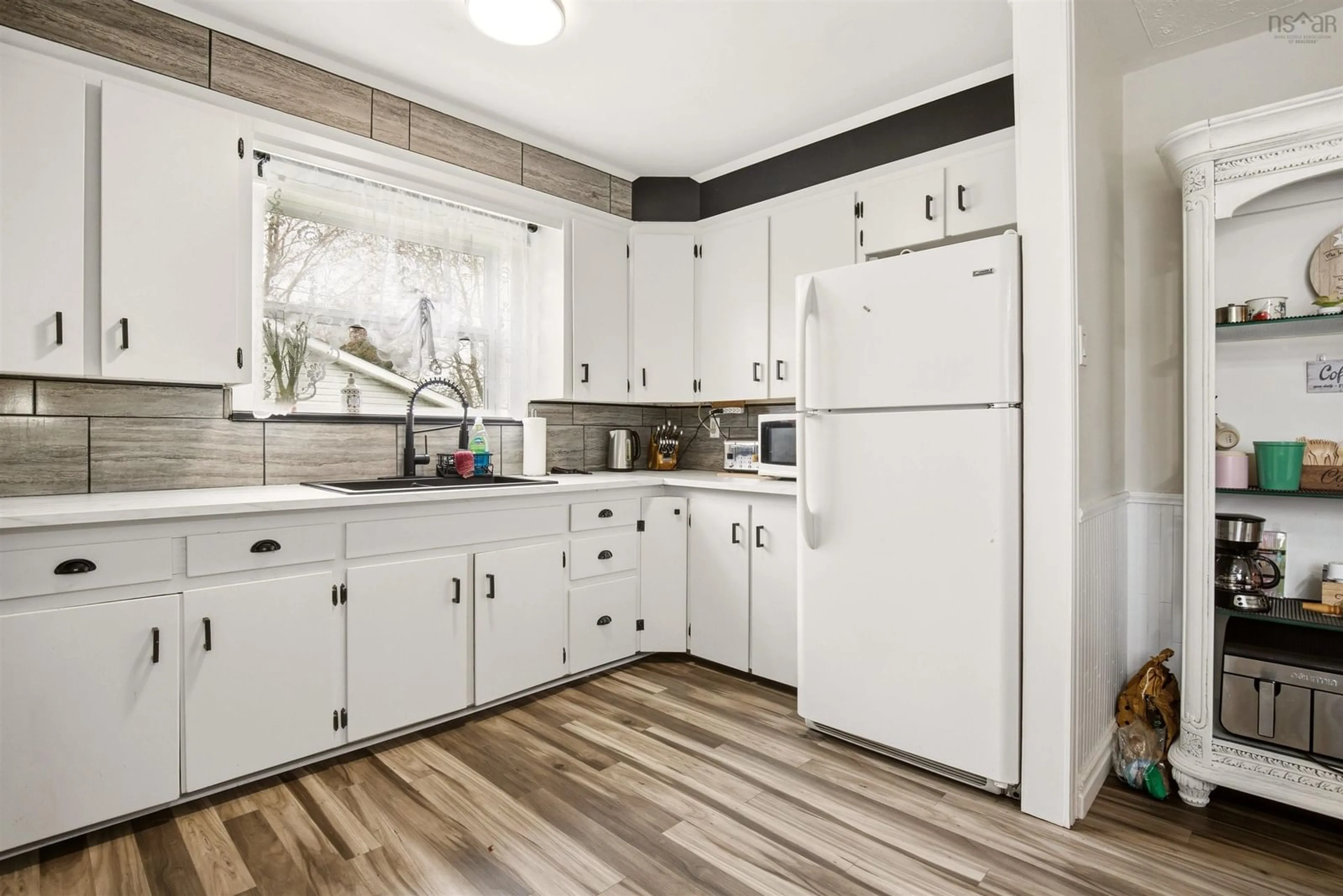 Standard kitchen, unknown for 19 Wilmot St, Lower Sackville Nova Scotia B4C 2A7