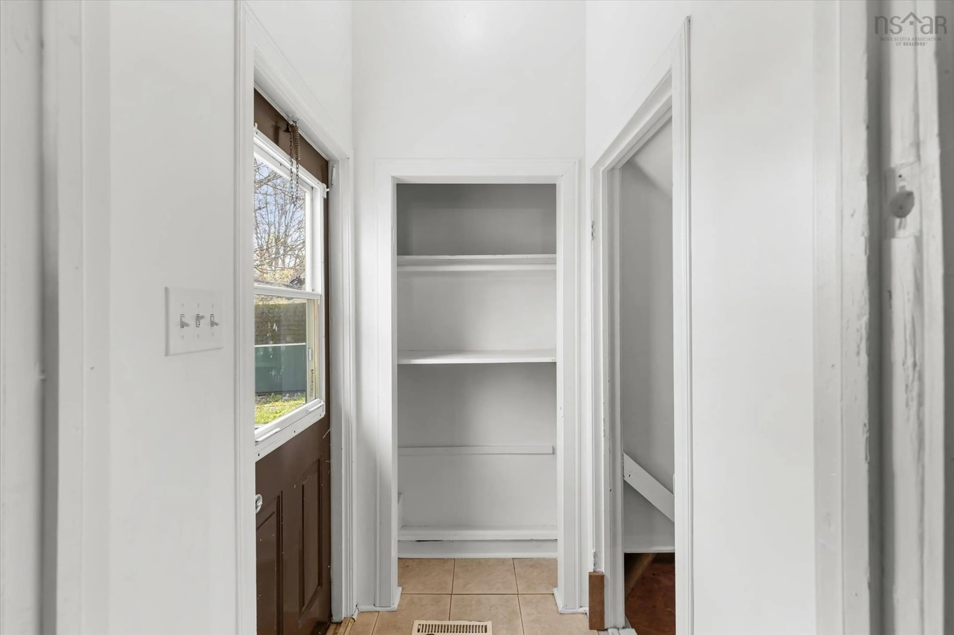 Indoor entryway for 17 Parkdale Ave, Bridgewater Nova Scotia B4V 1L8