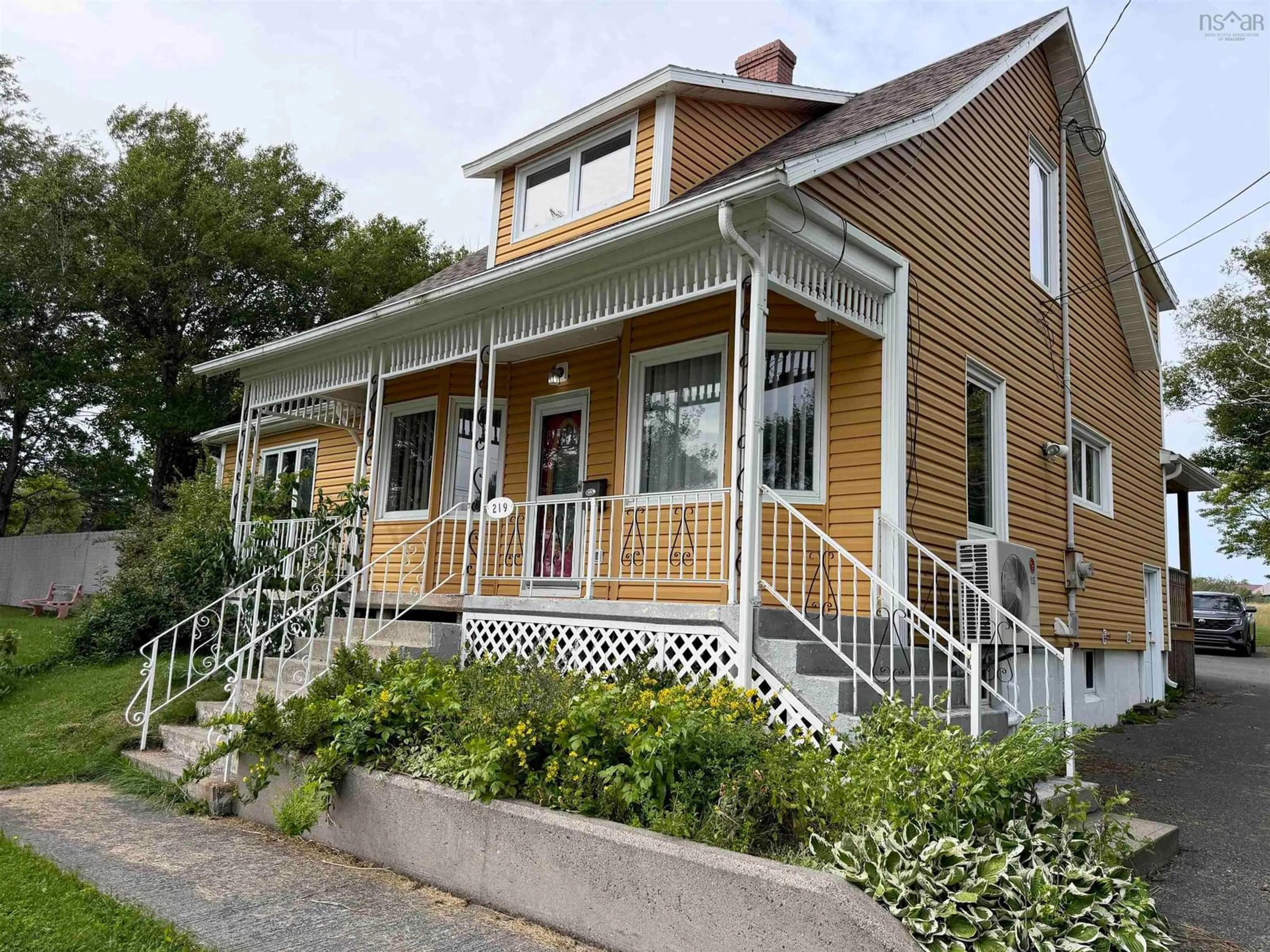 Home with vinyl exterior material, street for 219 Dominion St, Glace Bay Nova Scotia B1A 3N2