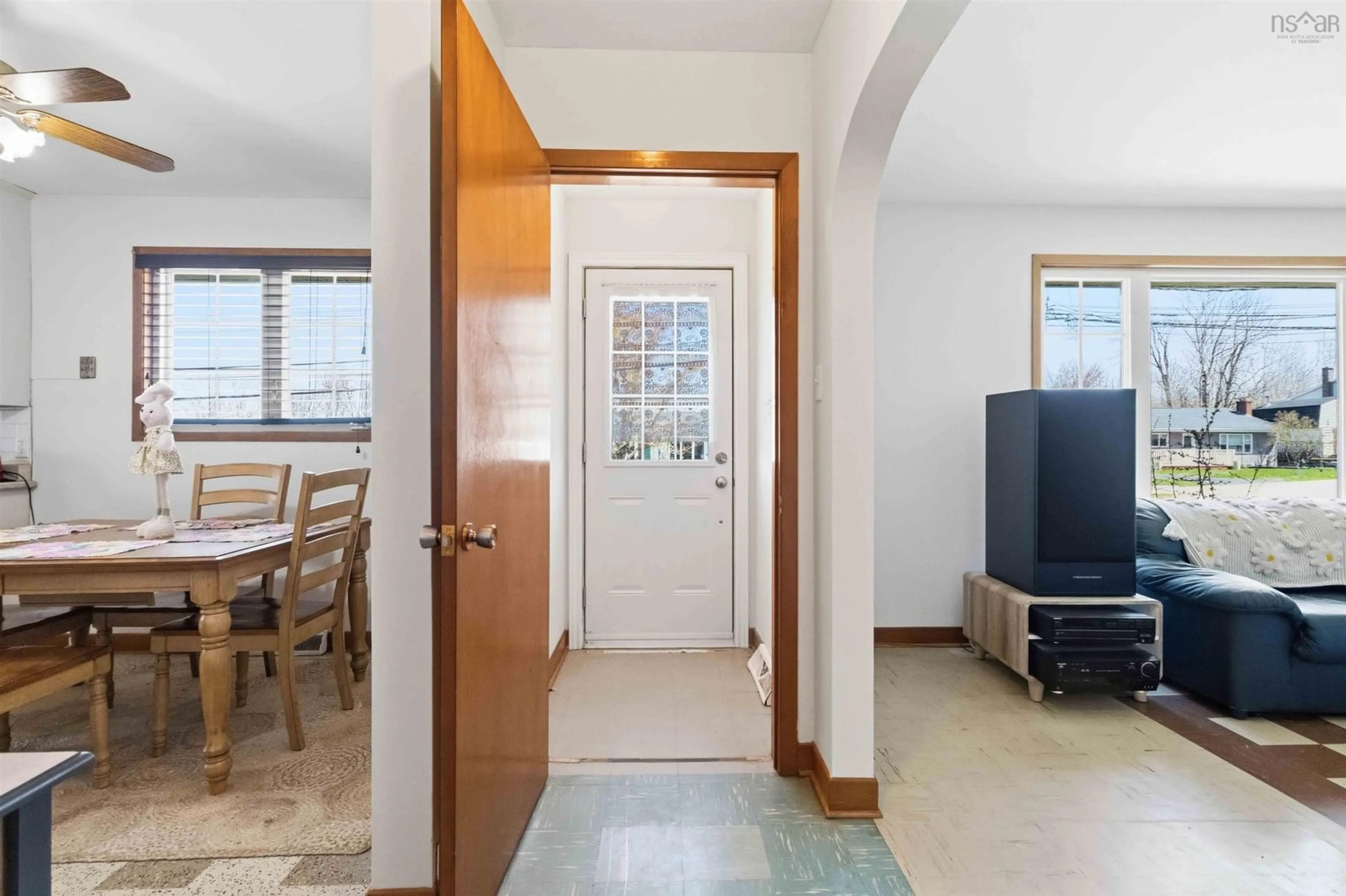Indoor entryway for 14 Ridgecrest Dr, Dartmouth Nova Scotia B2W 2L5