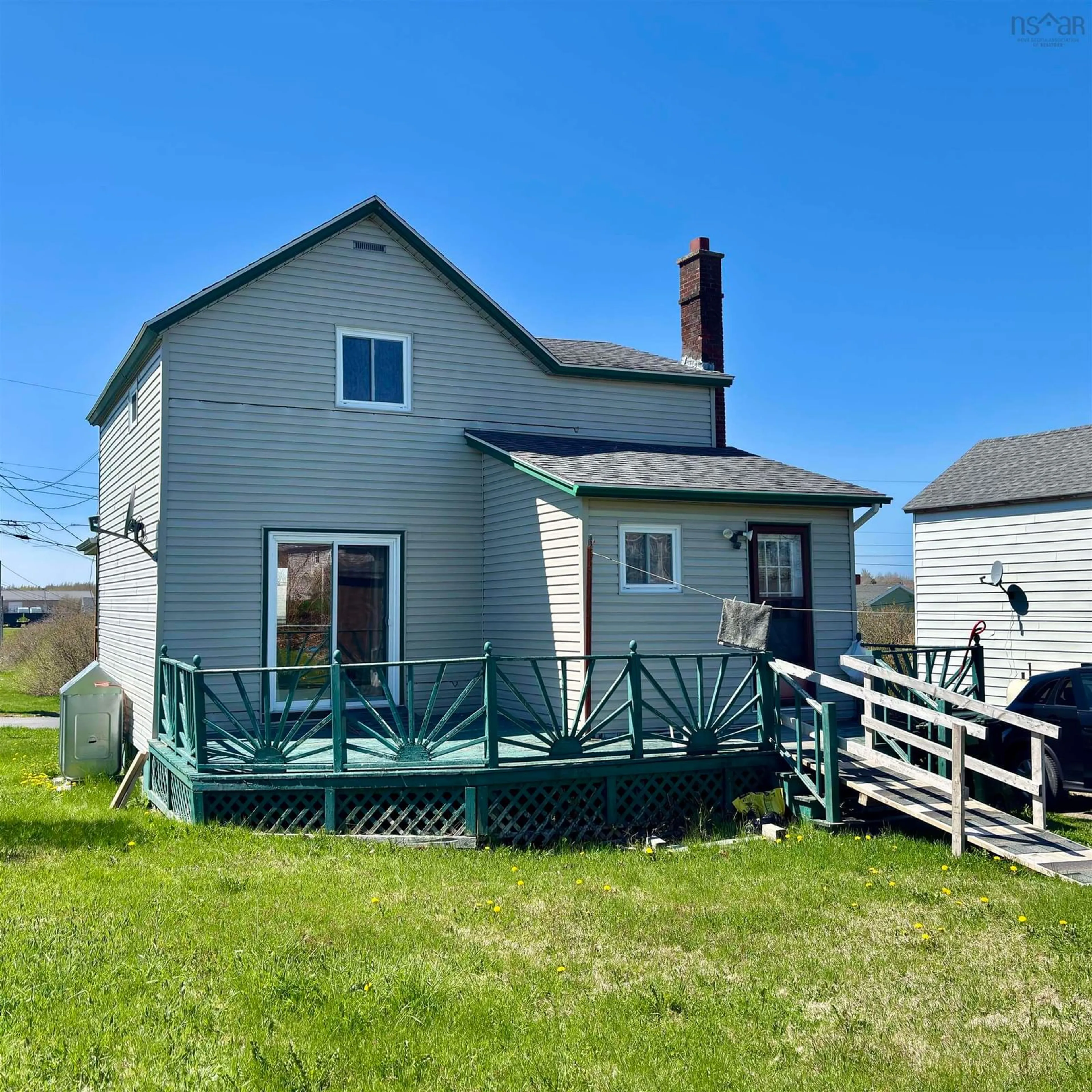 Home with vinyl exterior material, unknown for 456 Second St, New Waterford Nova Scotia B1H 3A3