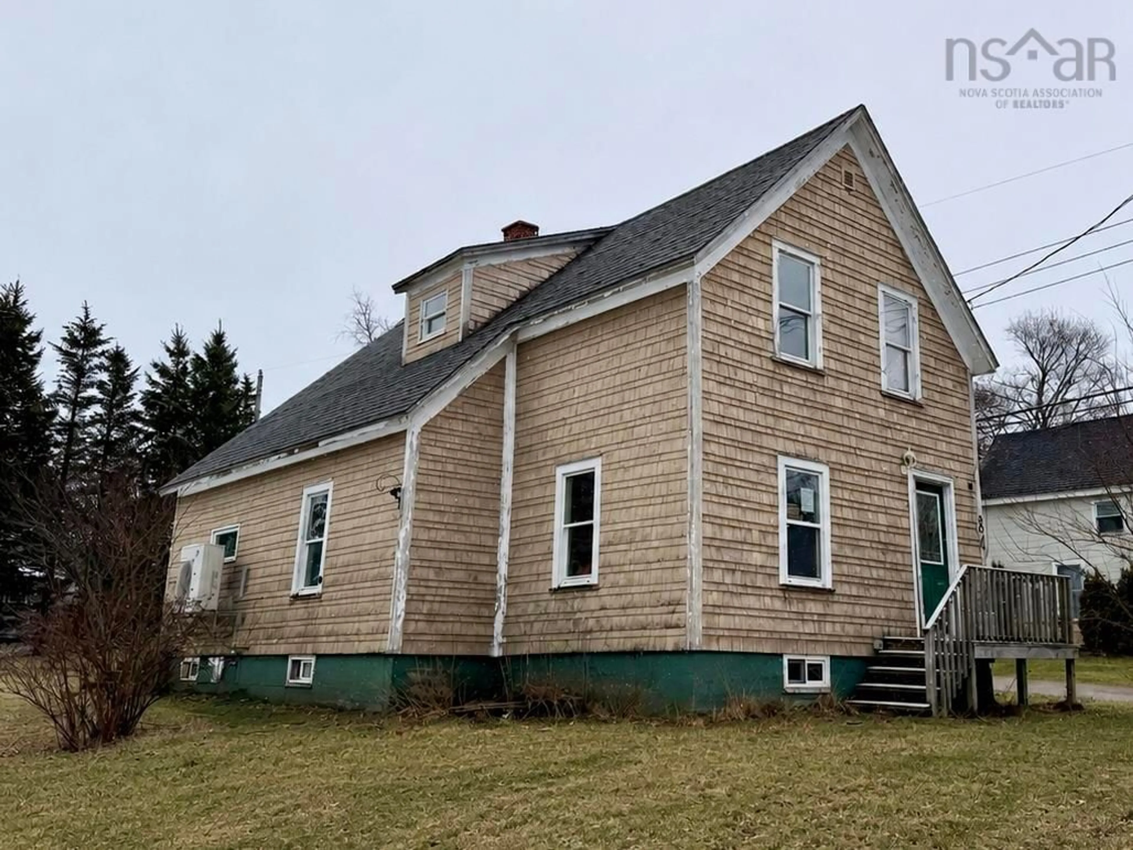 Home with vinyl exterior material, building for 84 Herrett, Springhill Nova Scotia B0M 1X0