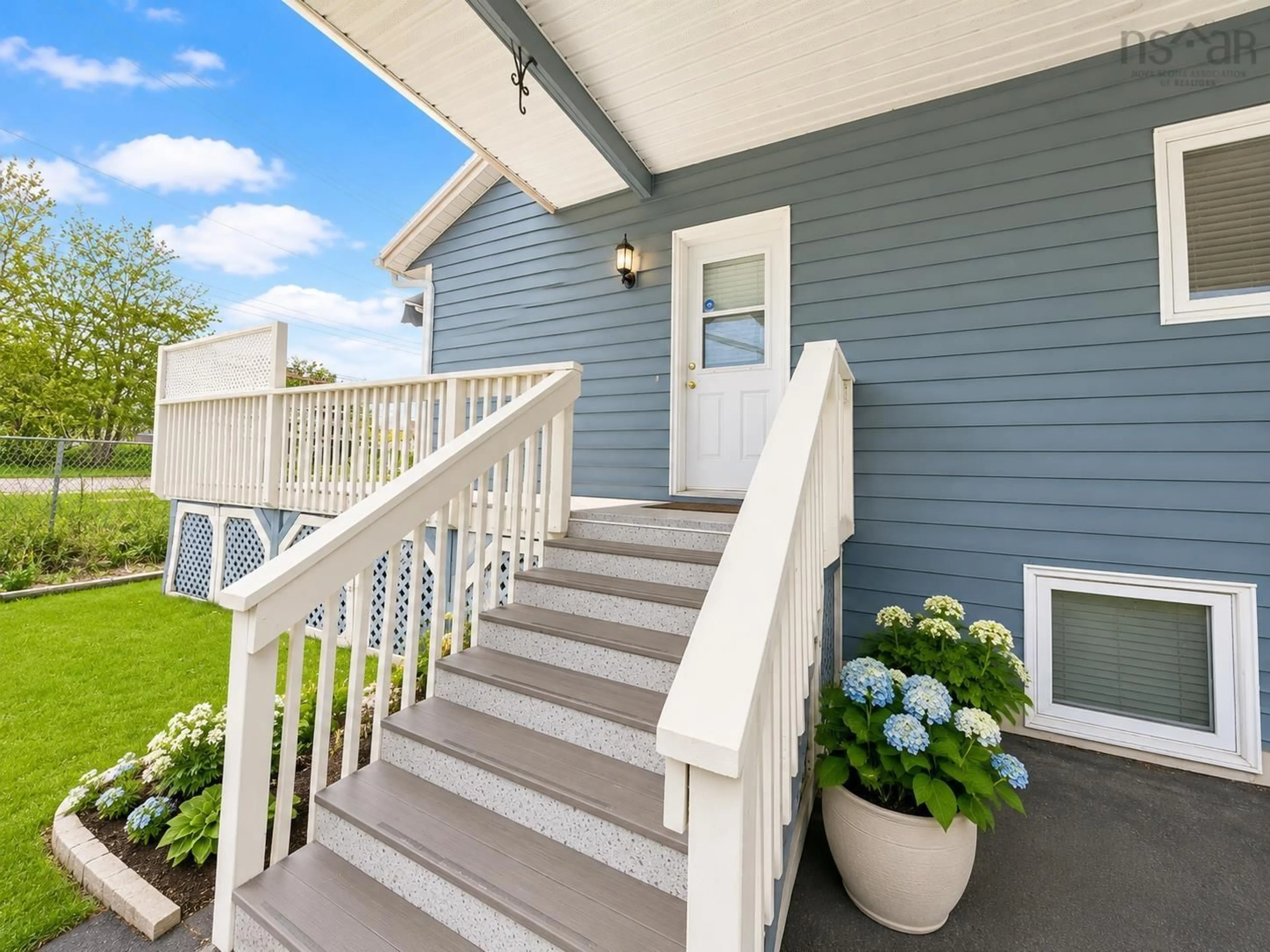 Home with vinyl exterior material, street for 40 Wellington Crt, Truro Nova Scotia B2M 6N9
