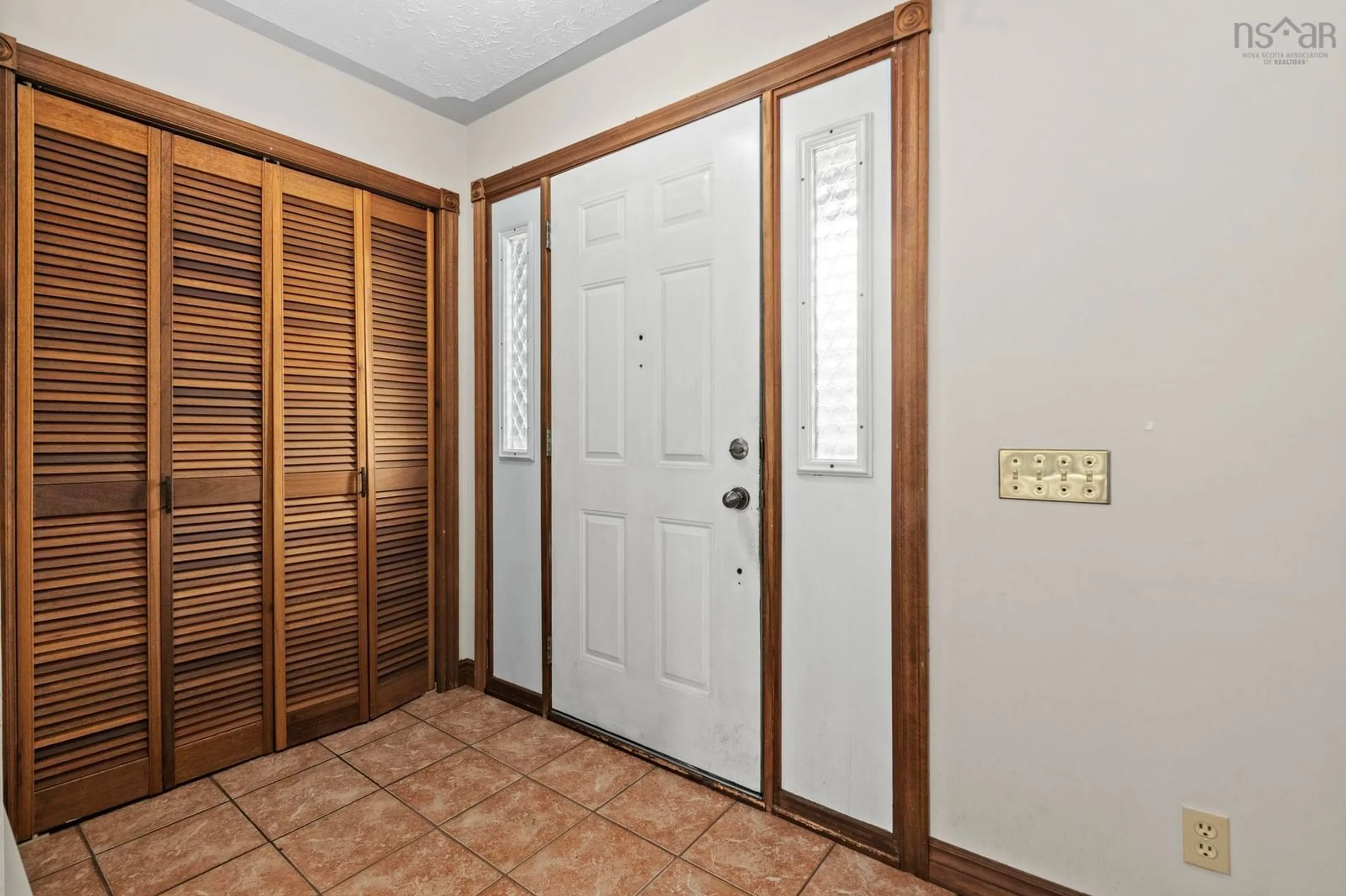 Unknown for 2395 St. Margarets Bay Rd, Timberlea Nova Scotia B3T 1J3