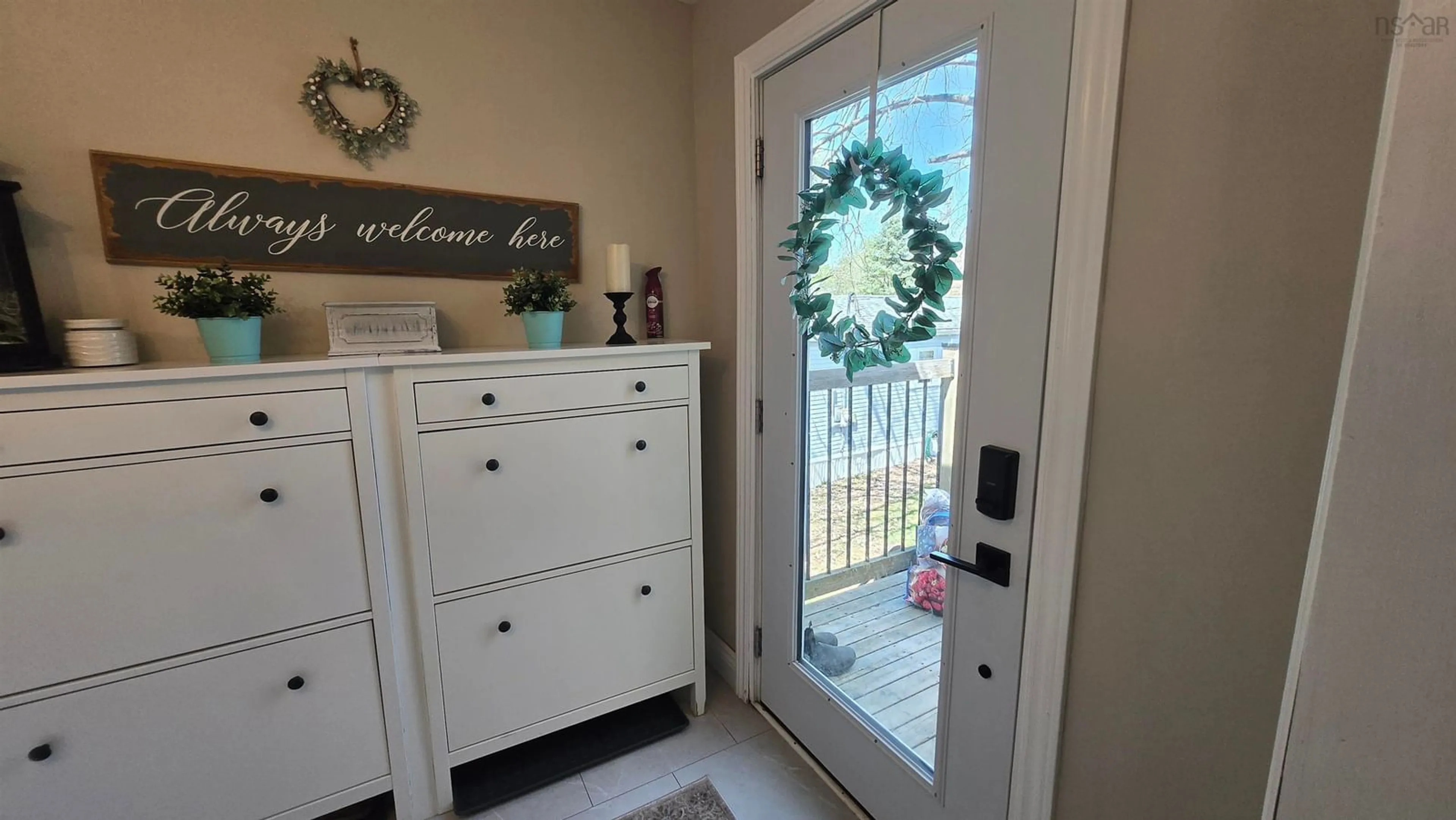 Indoor entryway for 27 Pinecrest Dr, New Minas Nova Scotia B4N 4W5