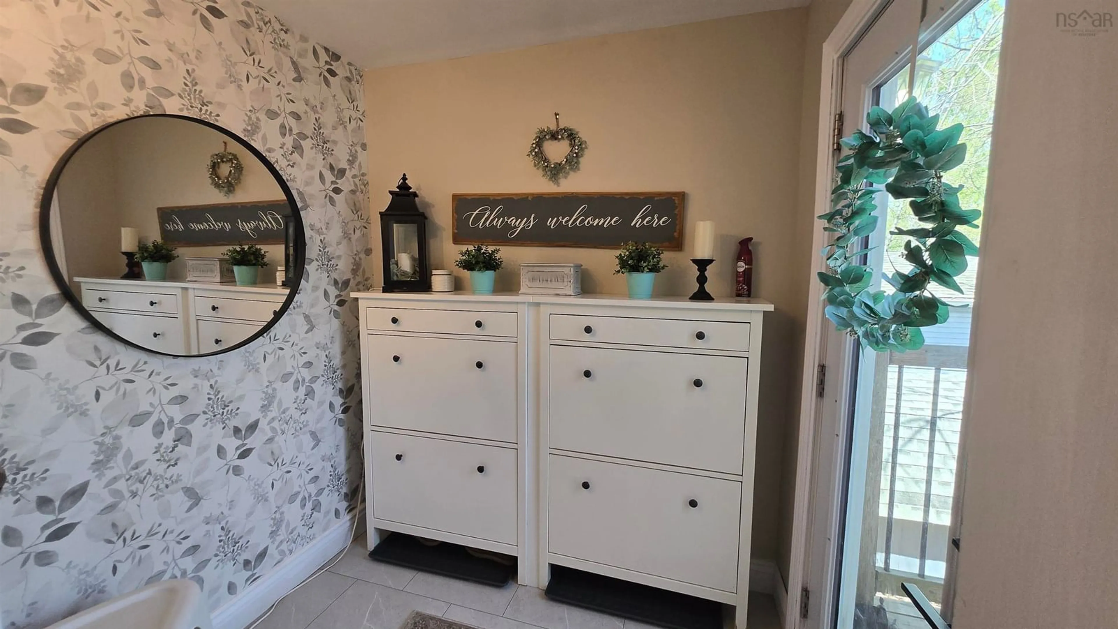 Indoor entryway for 27 Pinecrest Dr, New Minas Nova Scotia B4N 4W5