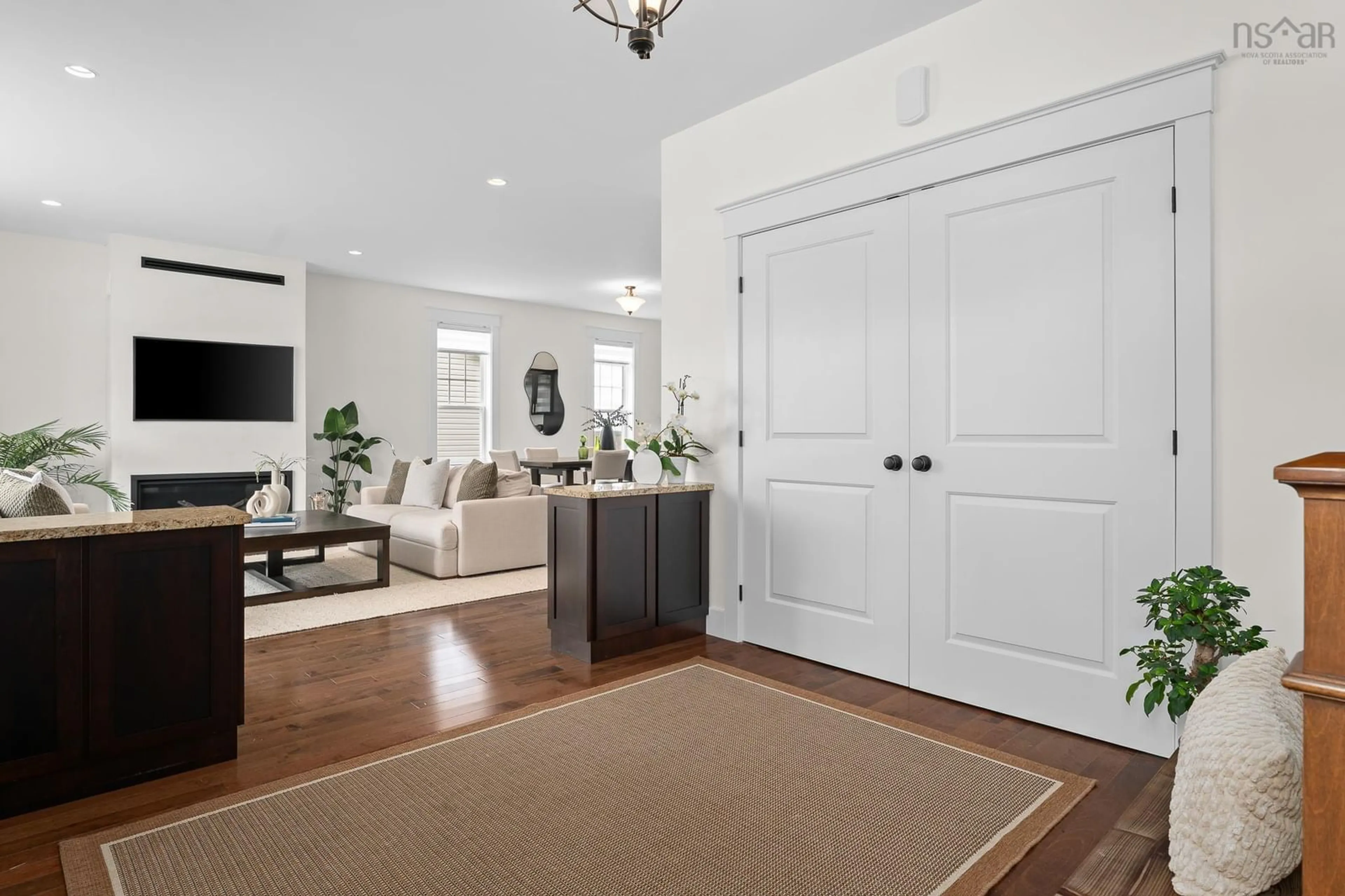 Indoor entryway for 8 Alpine Dr, Dartmouth Nova Scotia B2W 1Z4