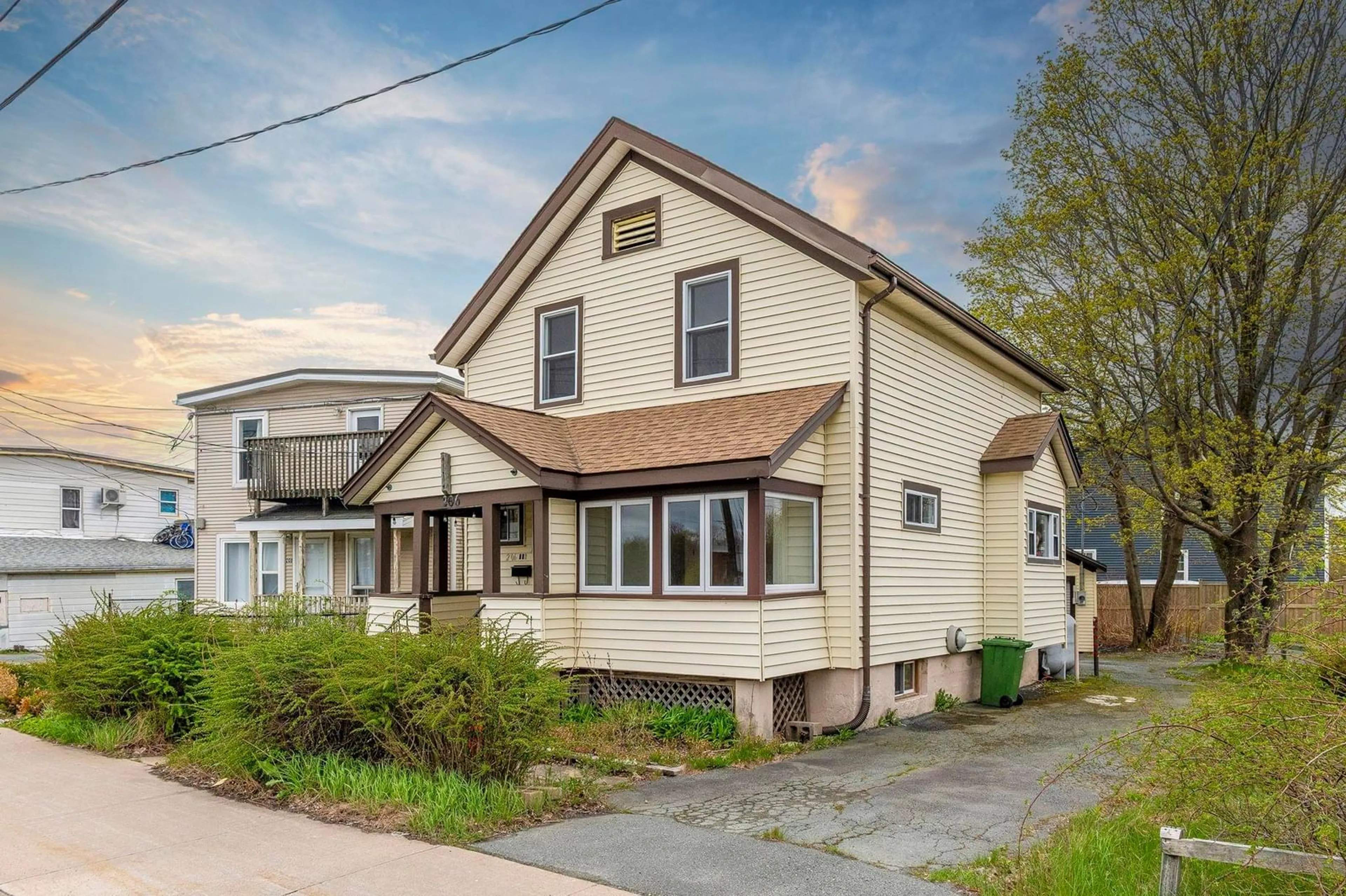 Home with vinyl exterior material, street for 206 Pleasant St, Dartmouth Nova Scotia B2Y 3R6