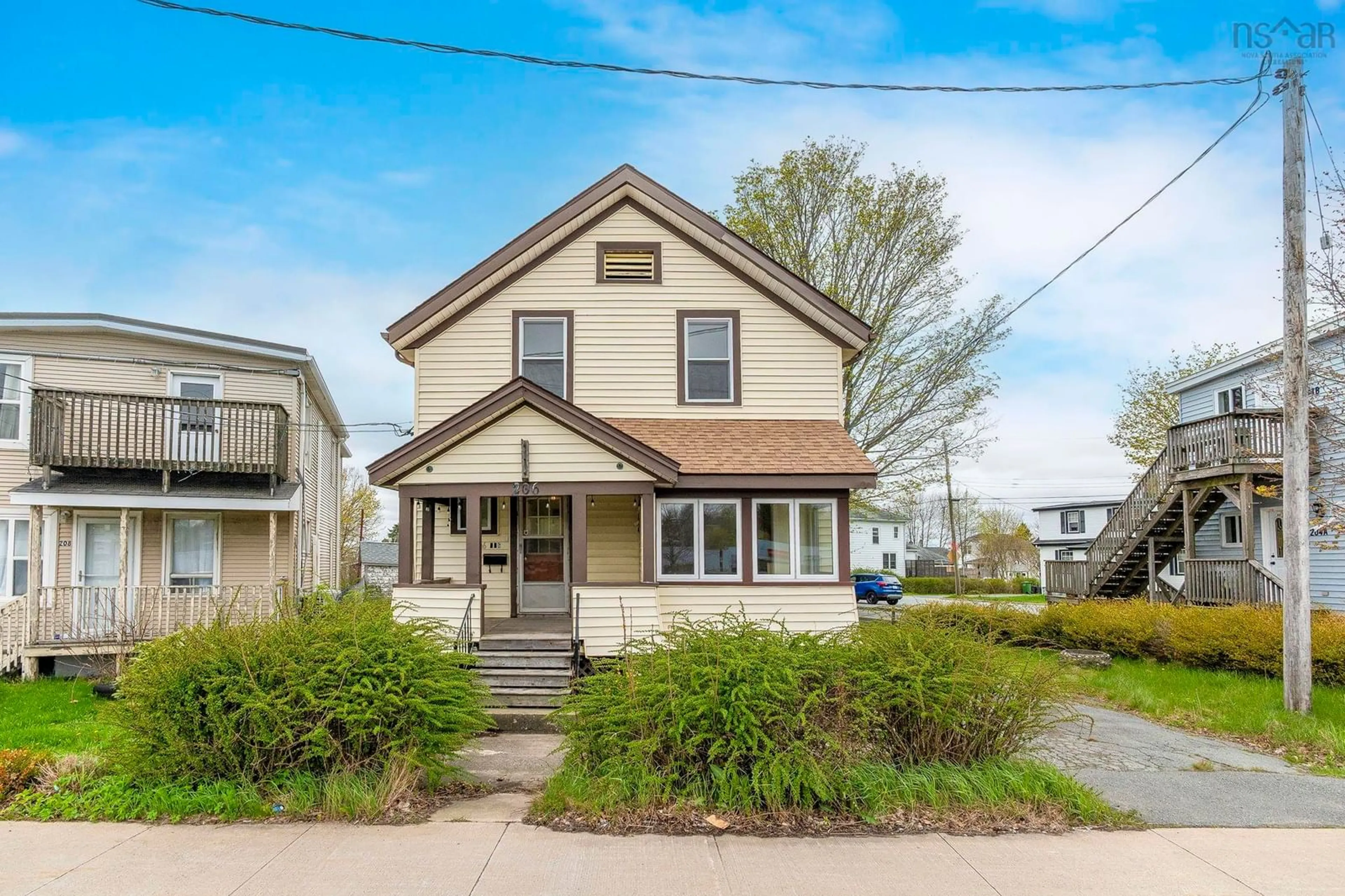 Home with vinyl exterior material, street for 206 Pleasant St, Dartmouth Nova Scotia B2Y 3R6
