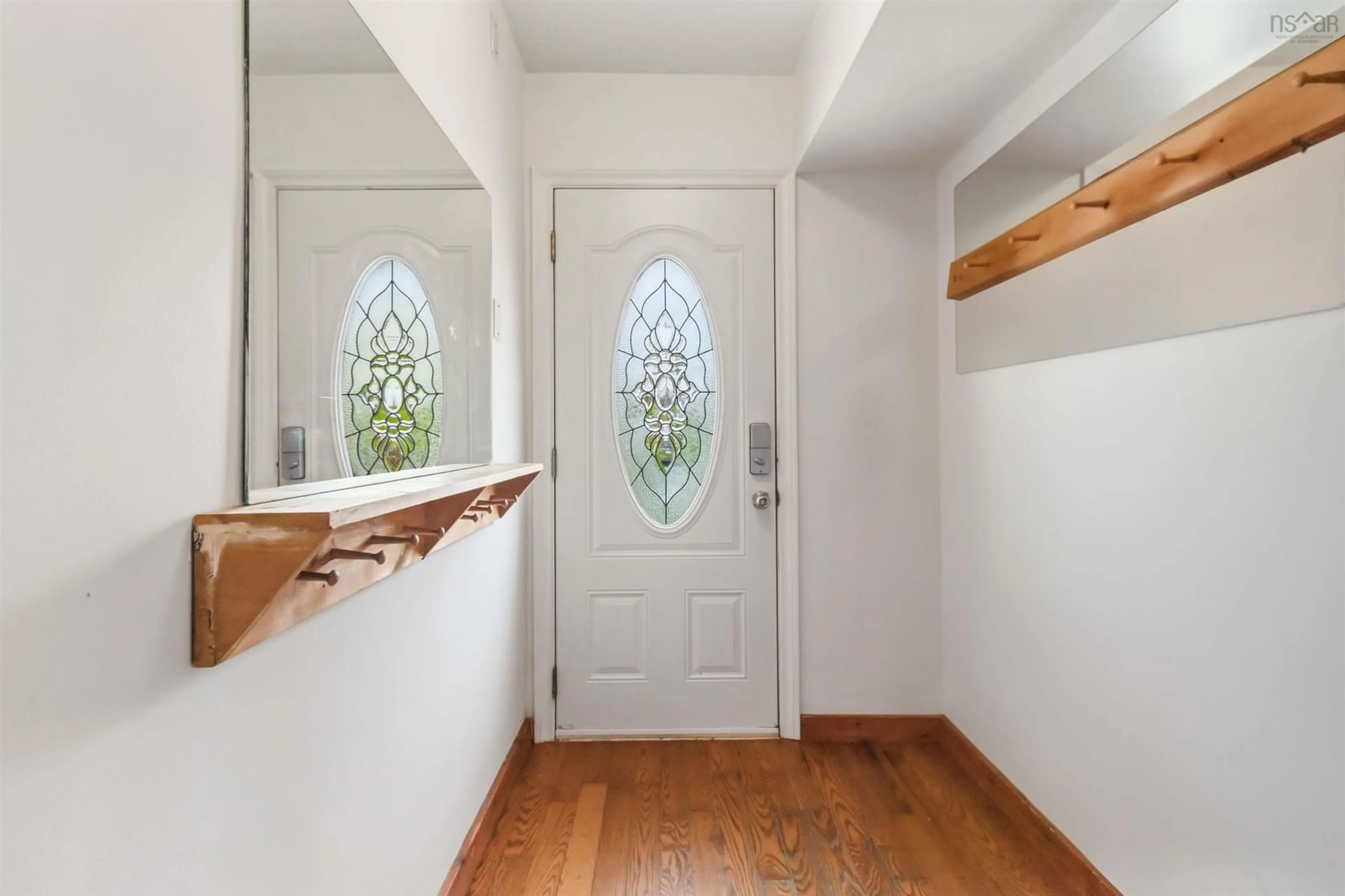 Indoor entryway for 50 B Gaston Rd, Dartmouth Nova Scotia B2Y 3W3