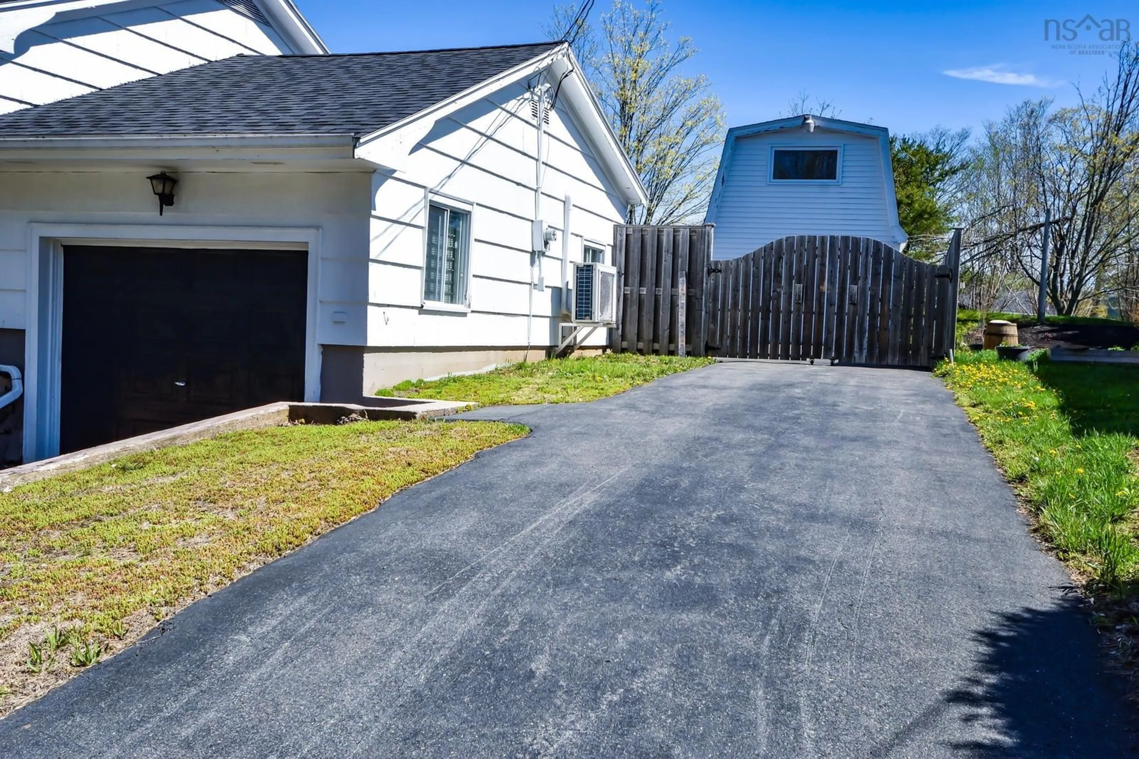 A pic from outside/outdoor area/front of a property/back of a property/a pic from drone, street for 184 Queen St, Bridgewater Nova Scotia B4V 1P6