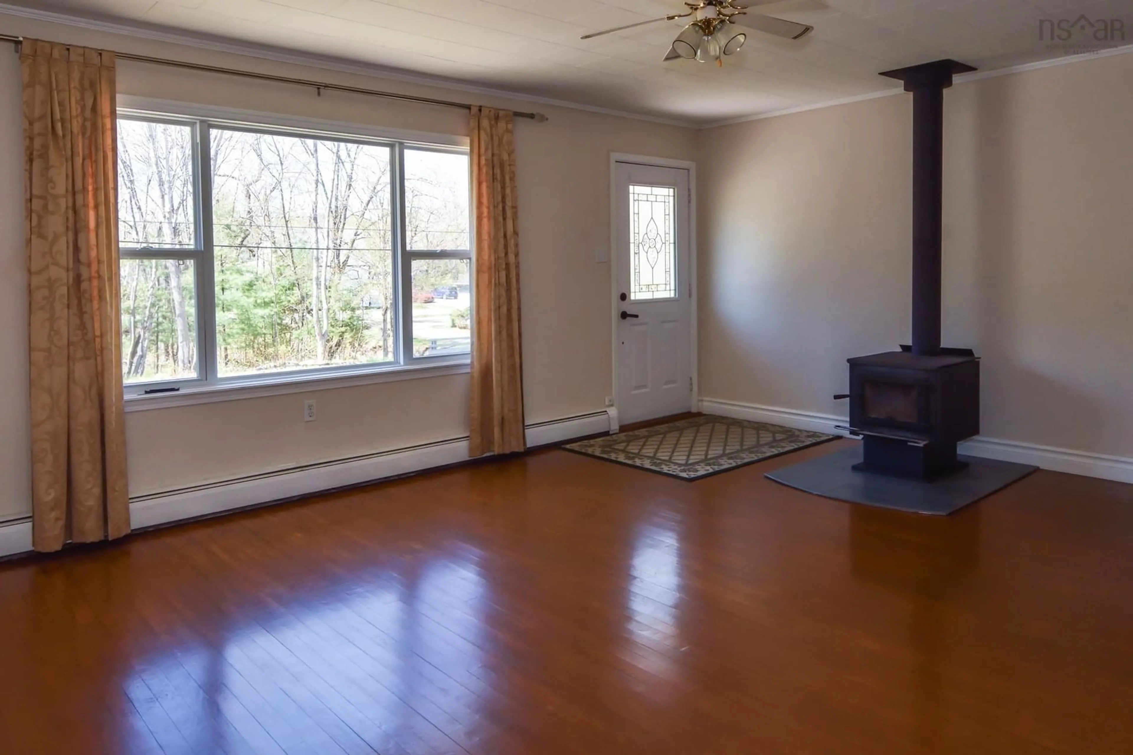 A pic of a room for 184 Queen St, Bridgewater Nova Scotia B4V 1P6