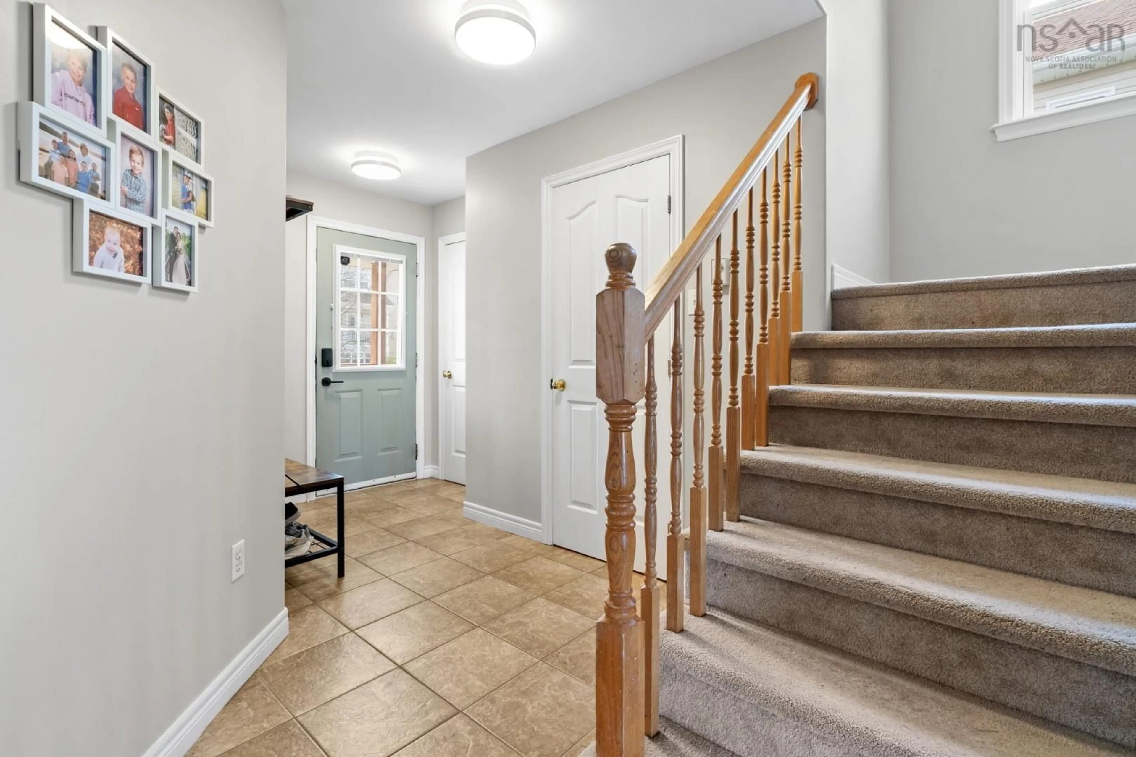 Indoor entryway for 72 Westfield Cres, Cole Harbour Nova Scotia B2Y 2W1
