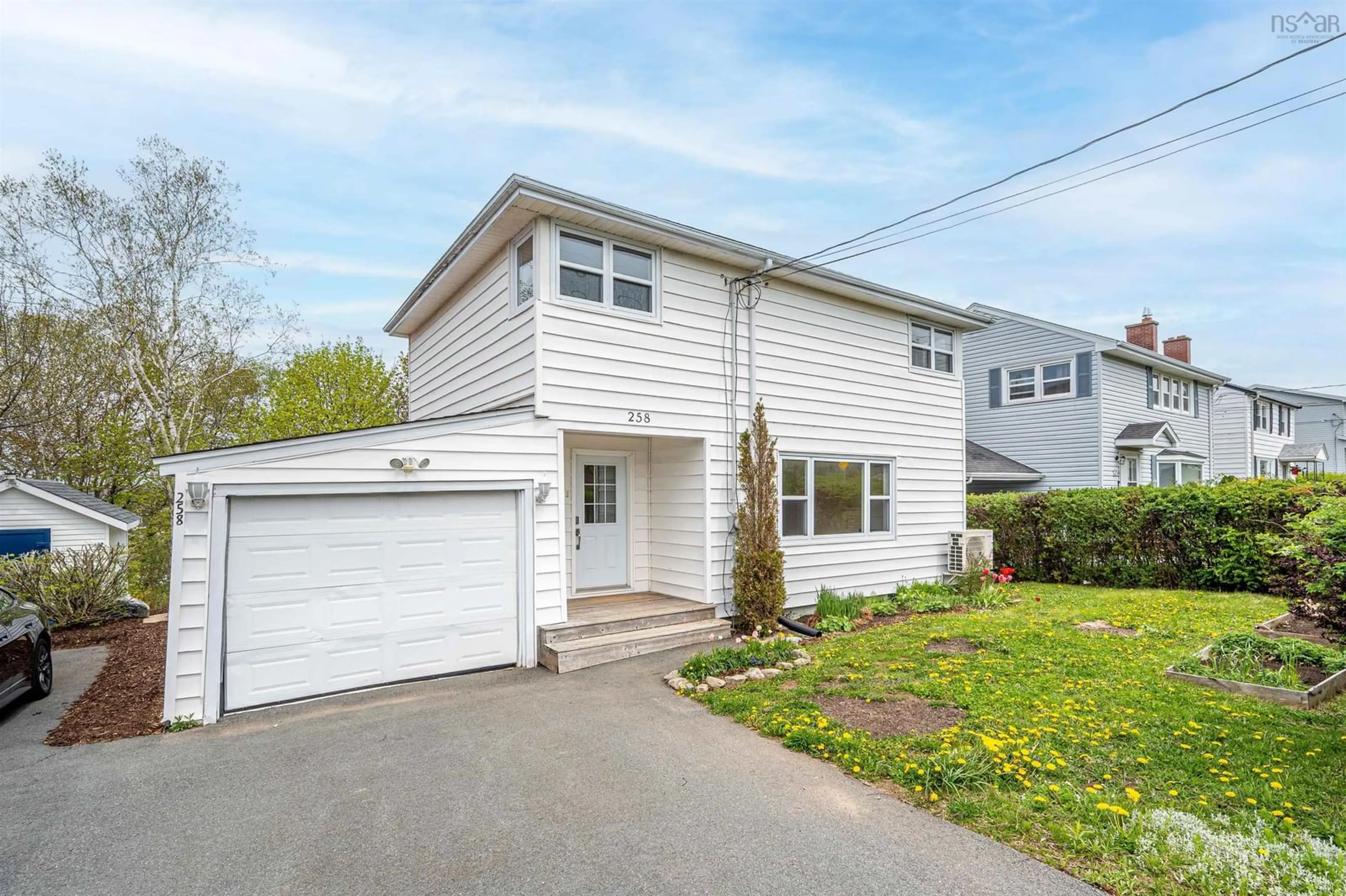 Home with vinyl exterior material, street for 258 Joffre St, Dartmouth Nova Scotia B2Y 3E1