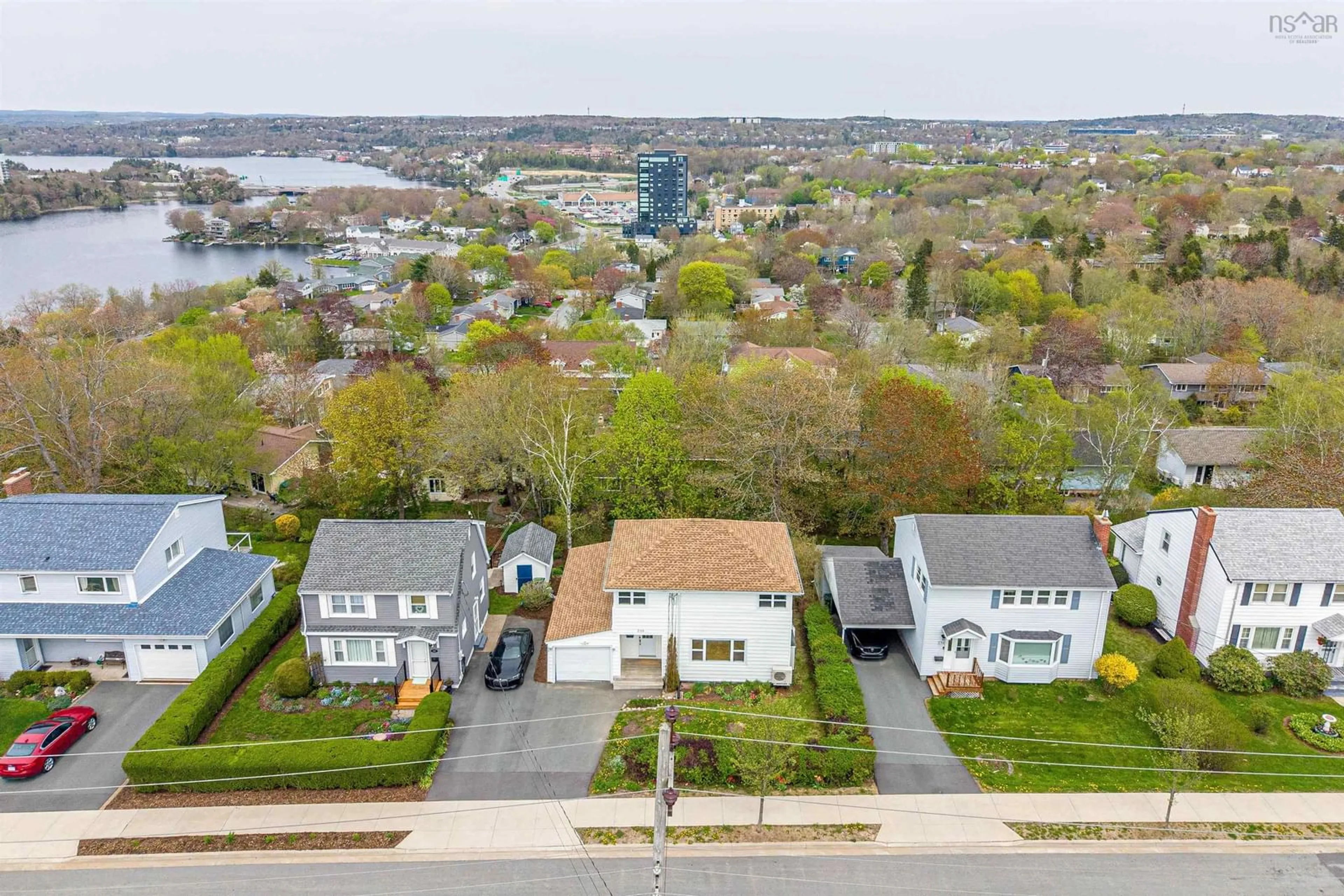 A pic from outside/outdoor area/front of a property/back of a property/a pic from drone, unknown for 258 Joffre St, Dartmouth Nova Scotia B2Y 3E1