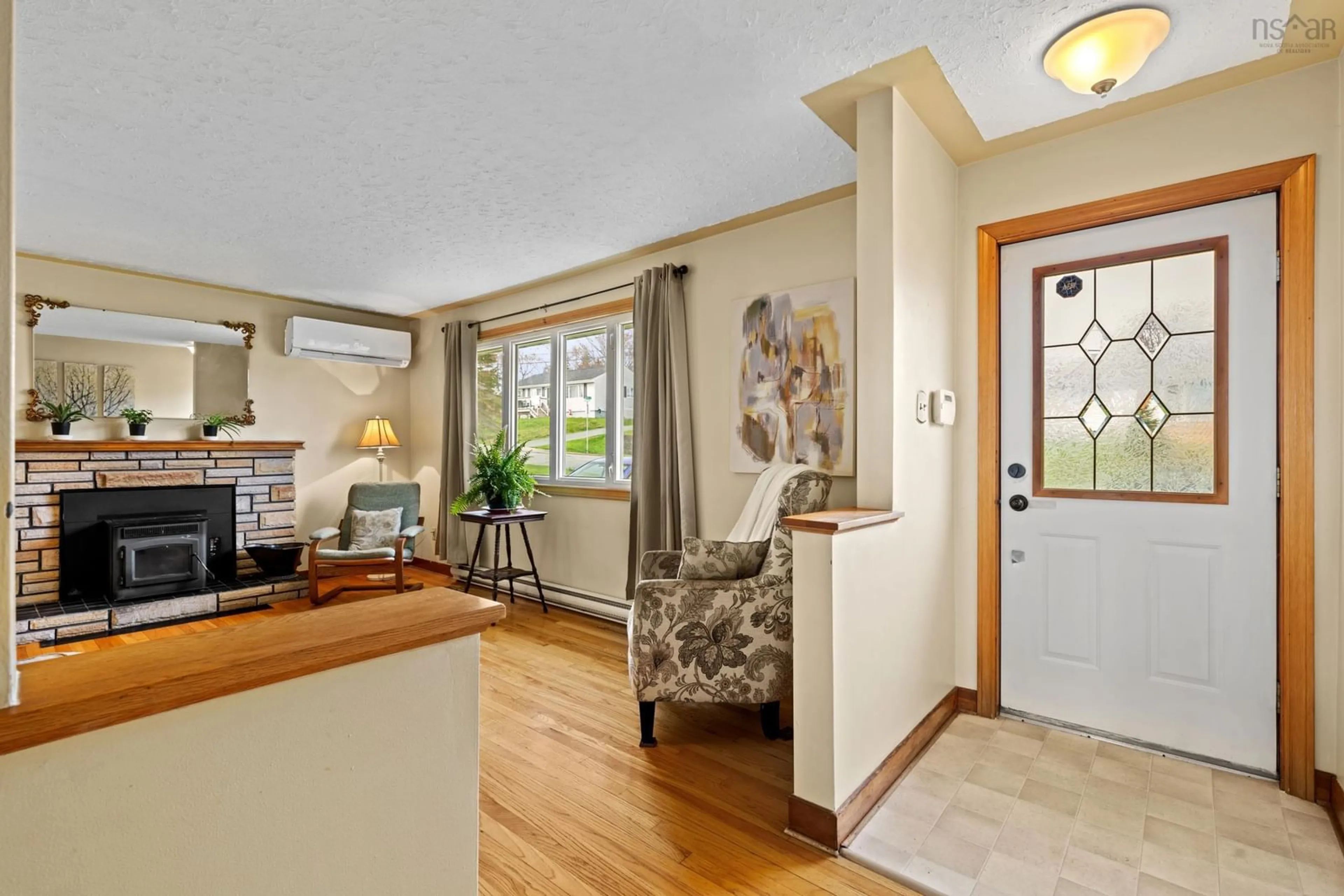 Indoor entryway for 17 Ellen Dr, Dartmouth Nova Scotia B2W 2J7