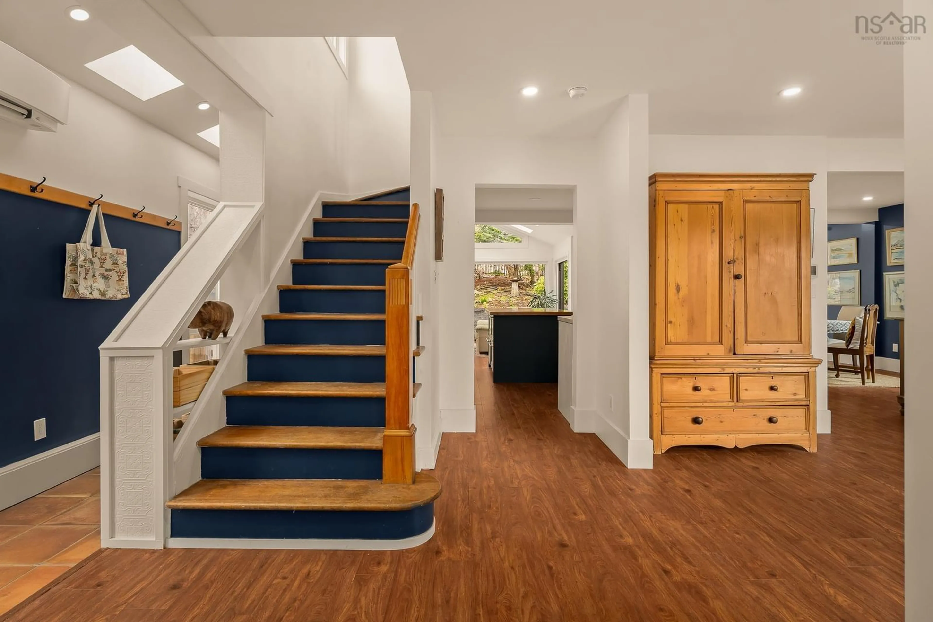 Indoor entryway for 1129 Rockcliffe Street, Halifax Nova Scotia B3H 3Y7