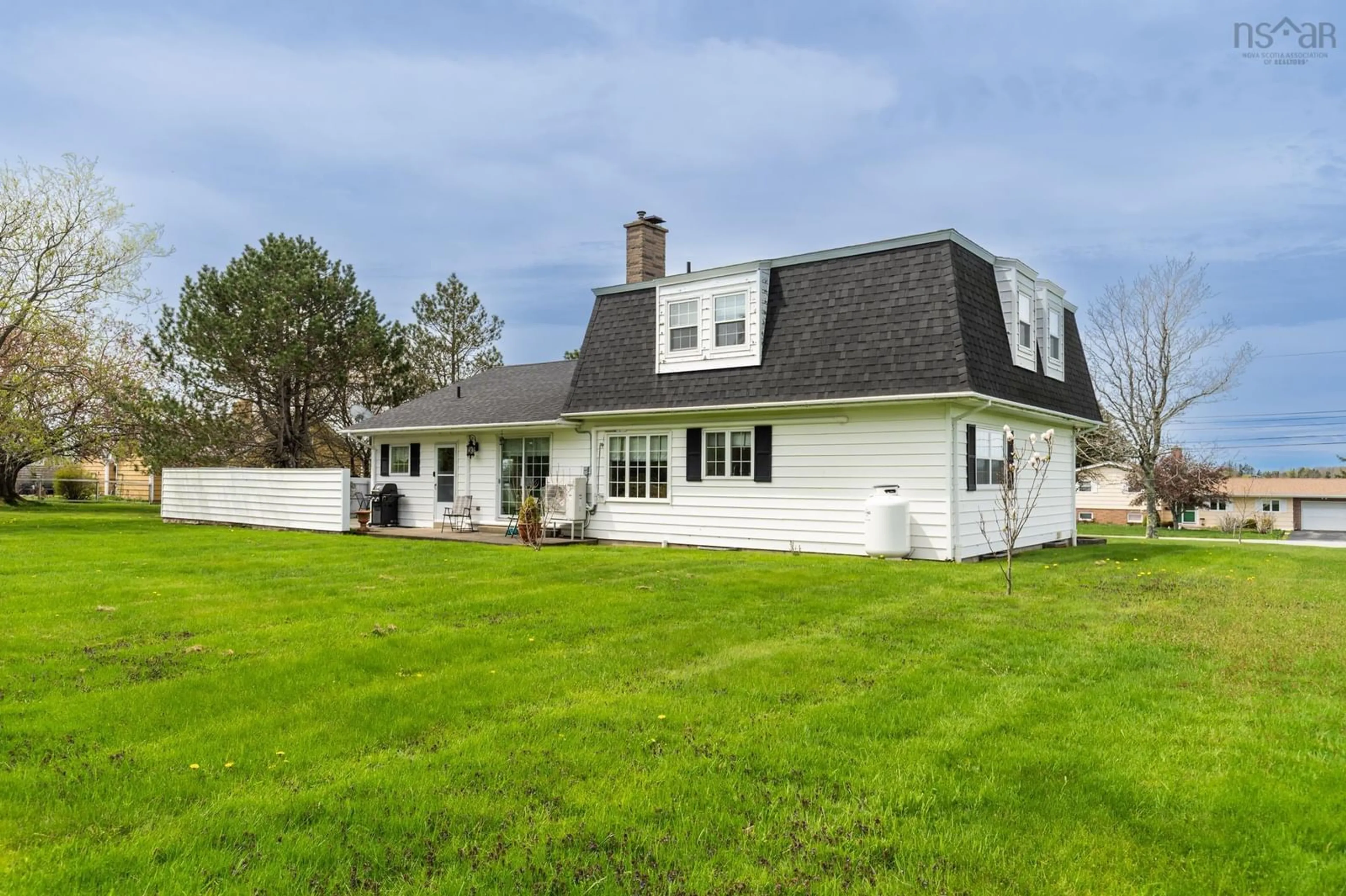 Home with vinyl exterior material, unknown for 19 Goodwin Dr, Dayton Nova Scotia B5A 4H7