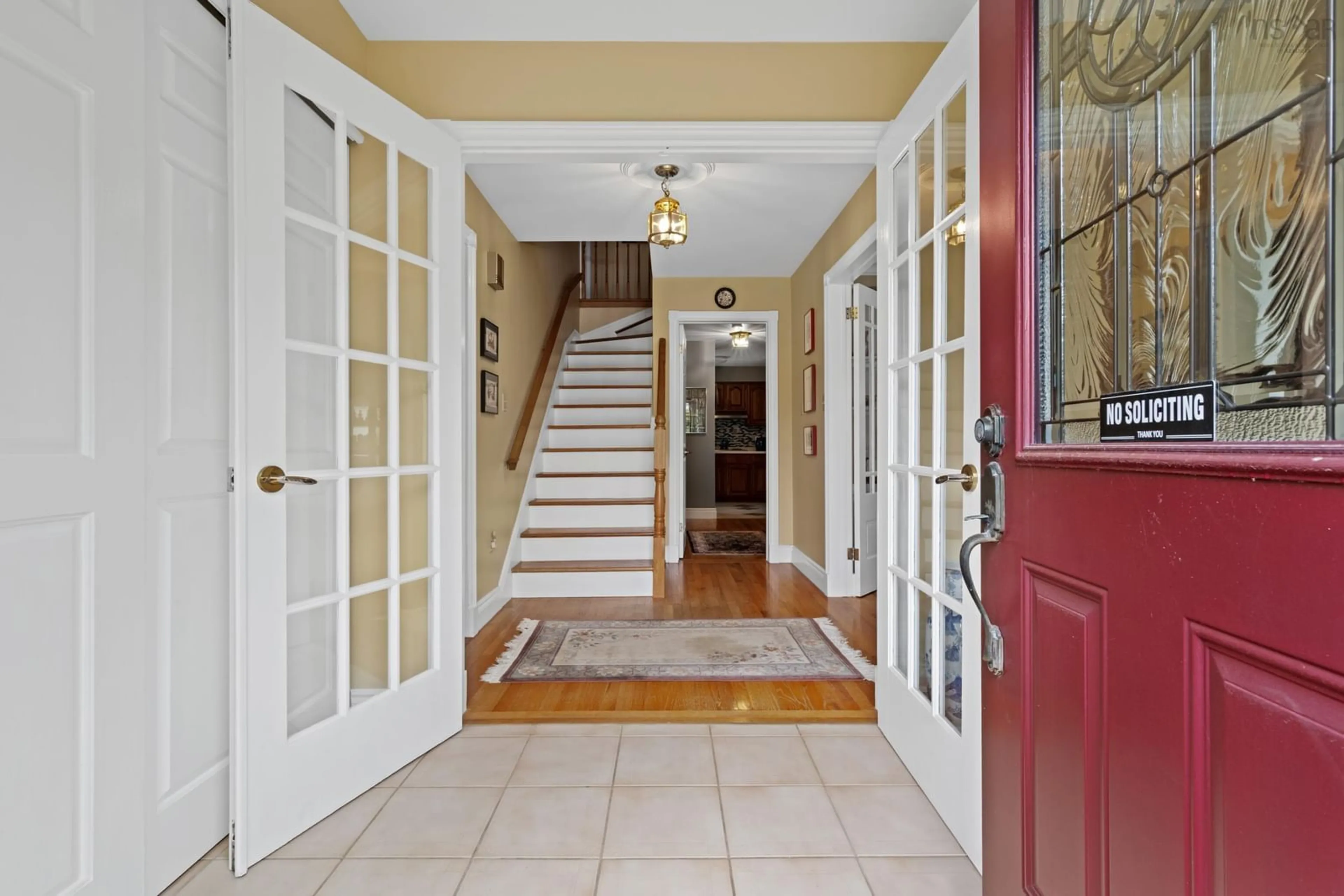 Indoor foyer for 10 Mount Royal Crt, Dartmouth Nova Scotia B3A 4R5