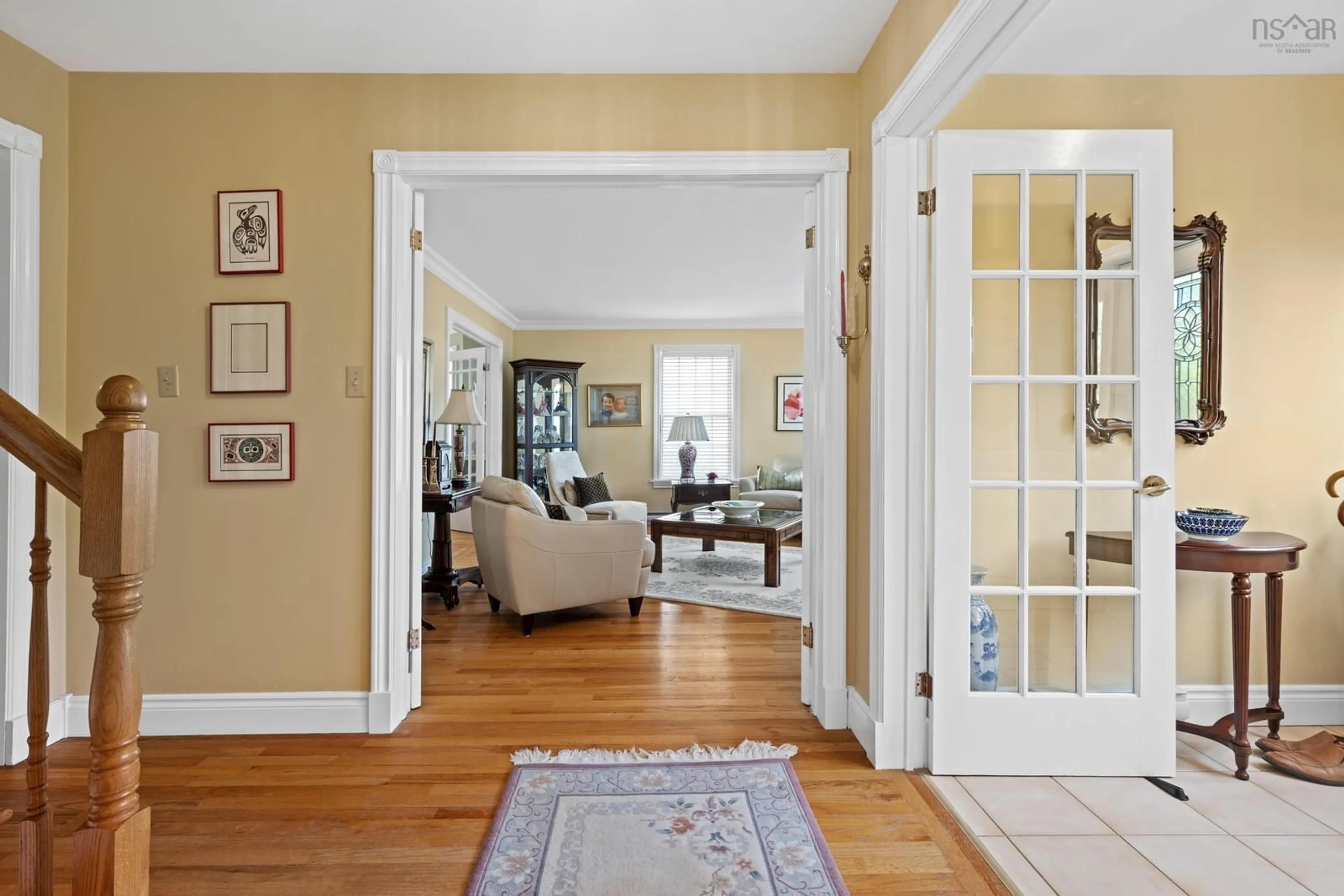 Indoor entryway for 10 Mount Royal Crt, Dartmouth Nova Scotia B3A 4R5