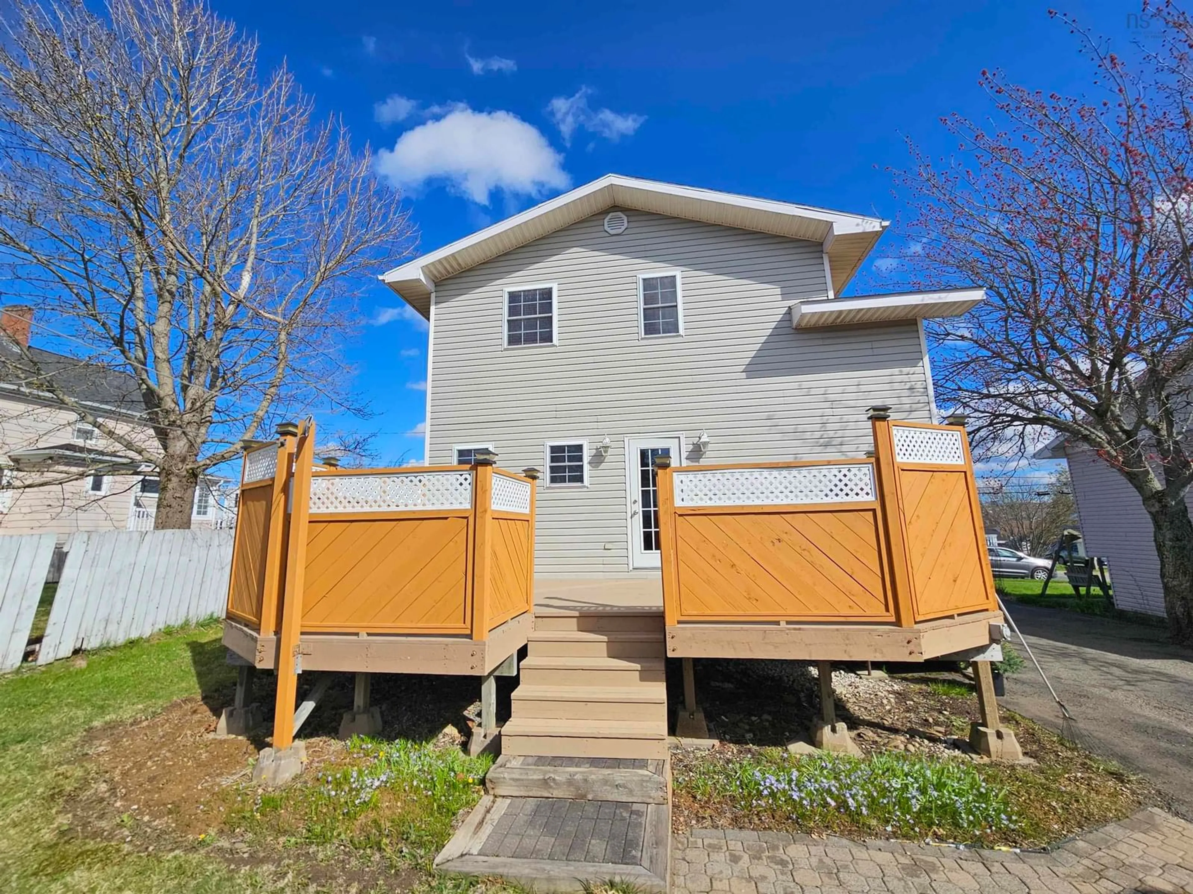 Home with vinyl exterior material, unknown for 283 Cartier St, Sydney Nova Scotia B1P 4B5