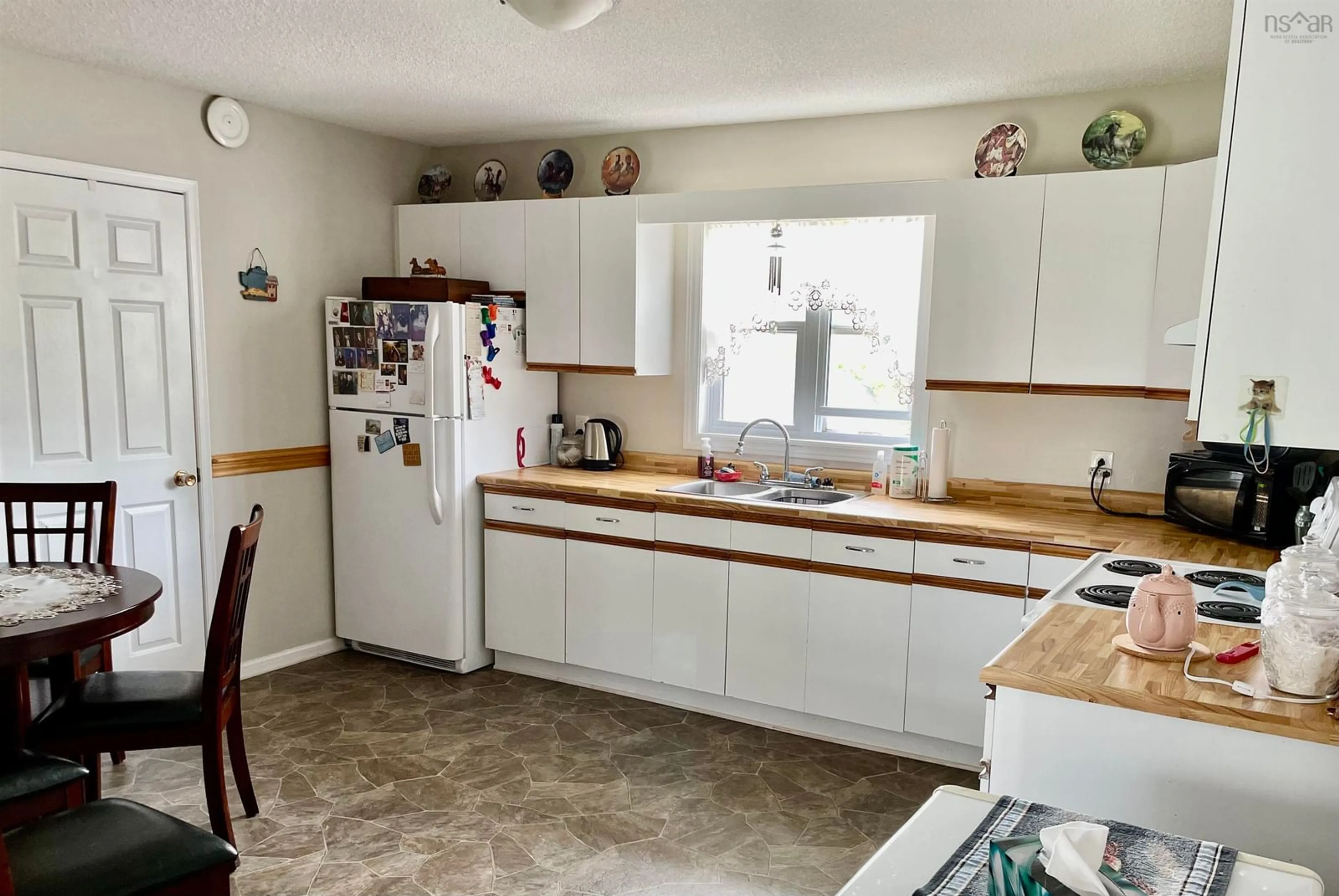 Standard kitchen, unknown for 122 William St, Sydney Mines Nova Scotia B1V 3A2