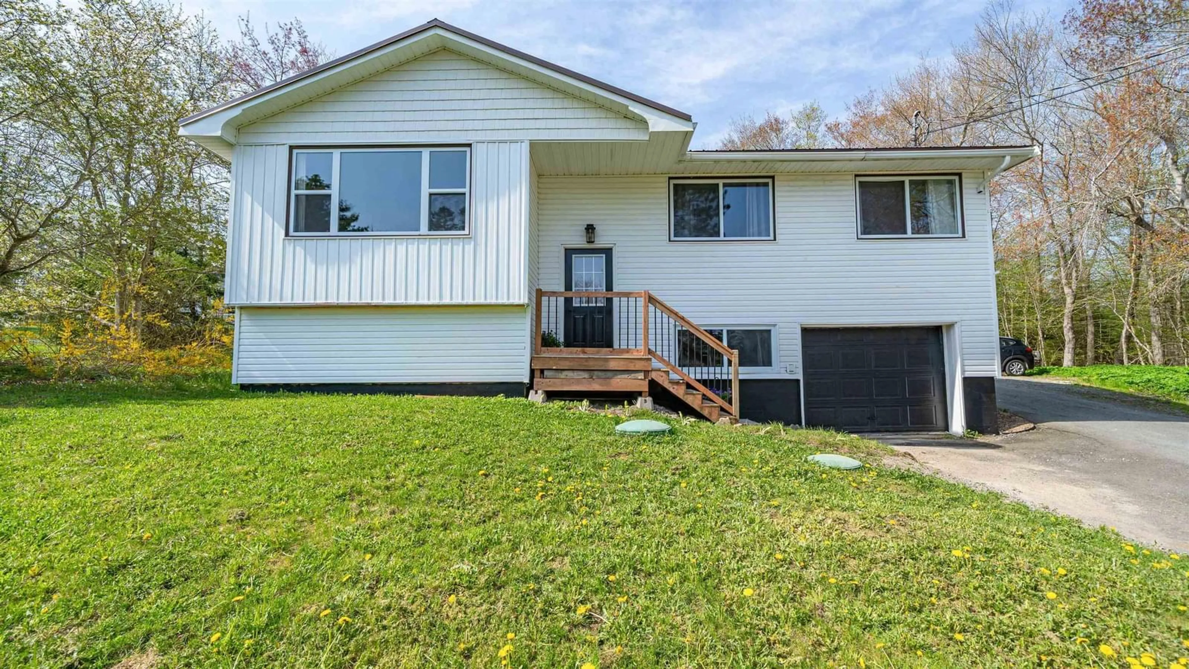 Home with vinyl exterior material, unknown for 2216 Sackville Dr, Upper Sackville Nova Scotia B4E 3C7