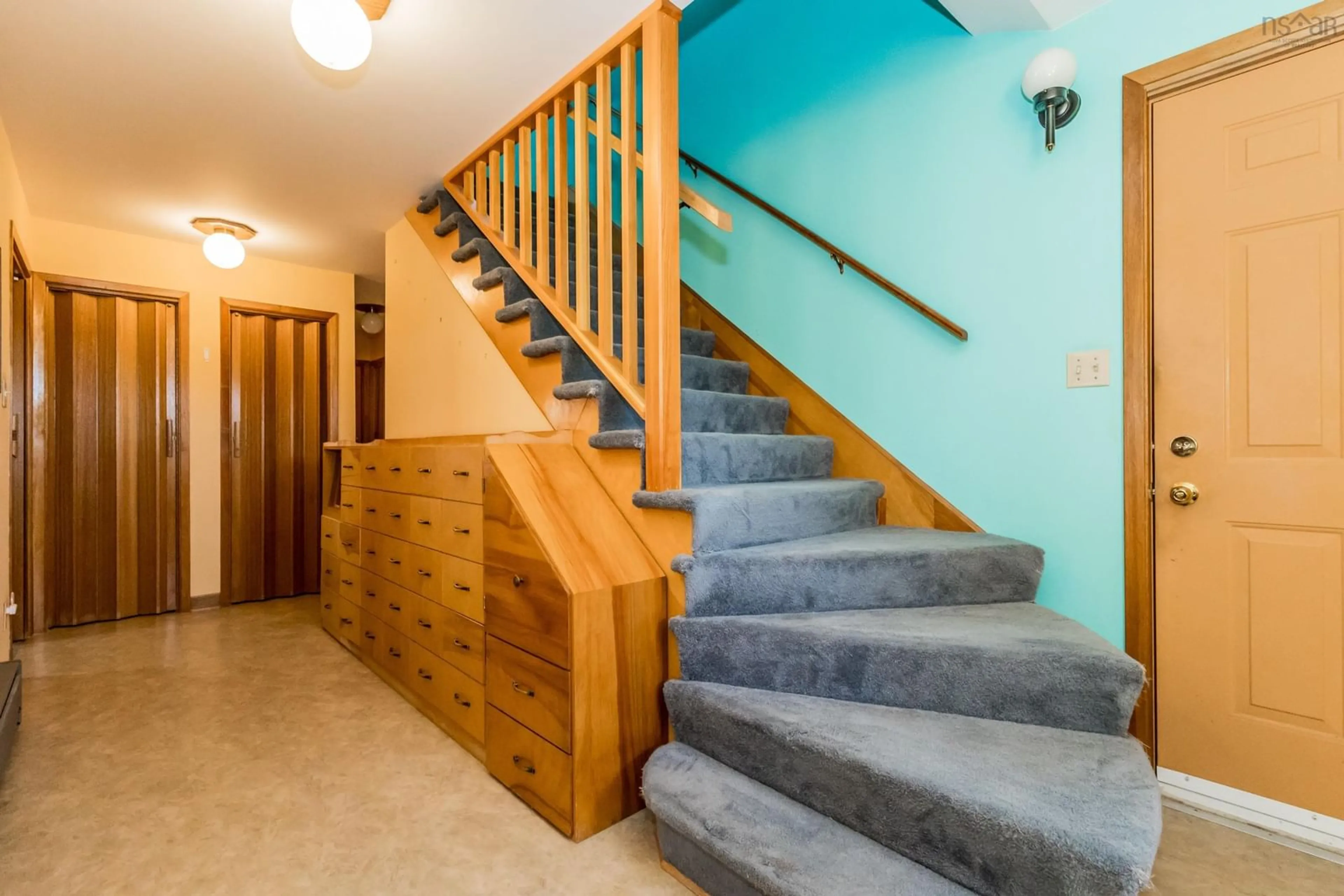 Stairs for 5143 Highway 1, Granville Centre Nova Scotia B0S 1A0