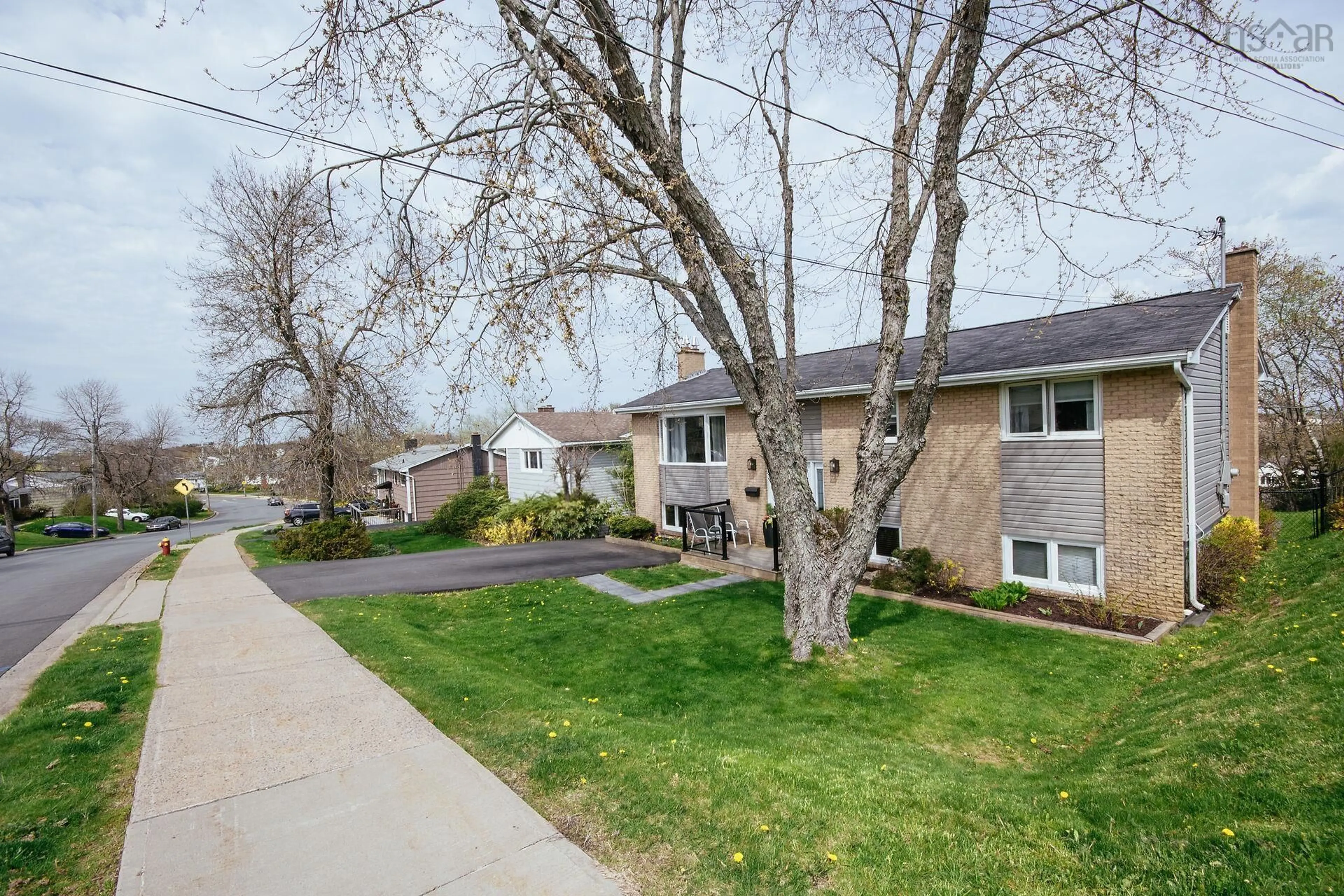 A pic from outside/outdoor area/front of a property/back of a property/a pic from drone, street for 79 Lucien Dr, Dartmouth Nova Scotia B2W 2J4