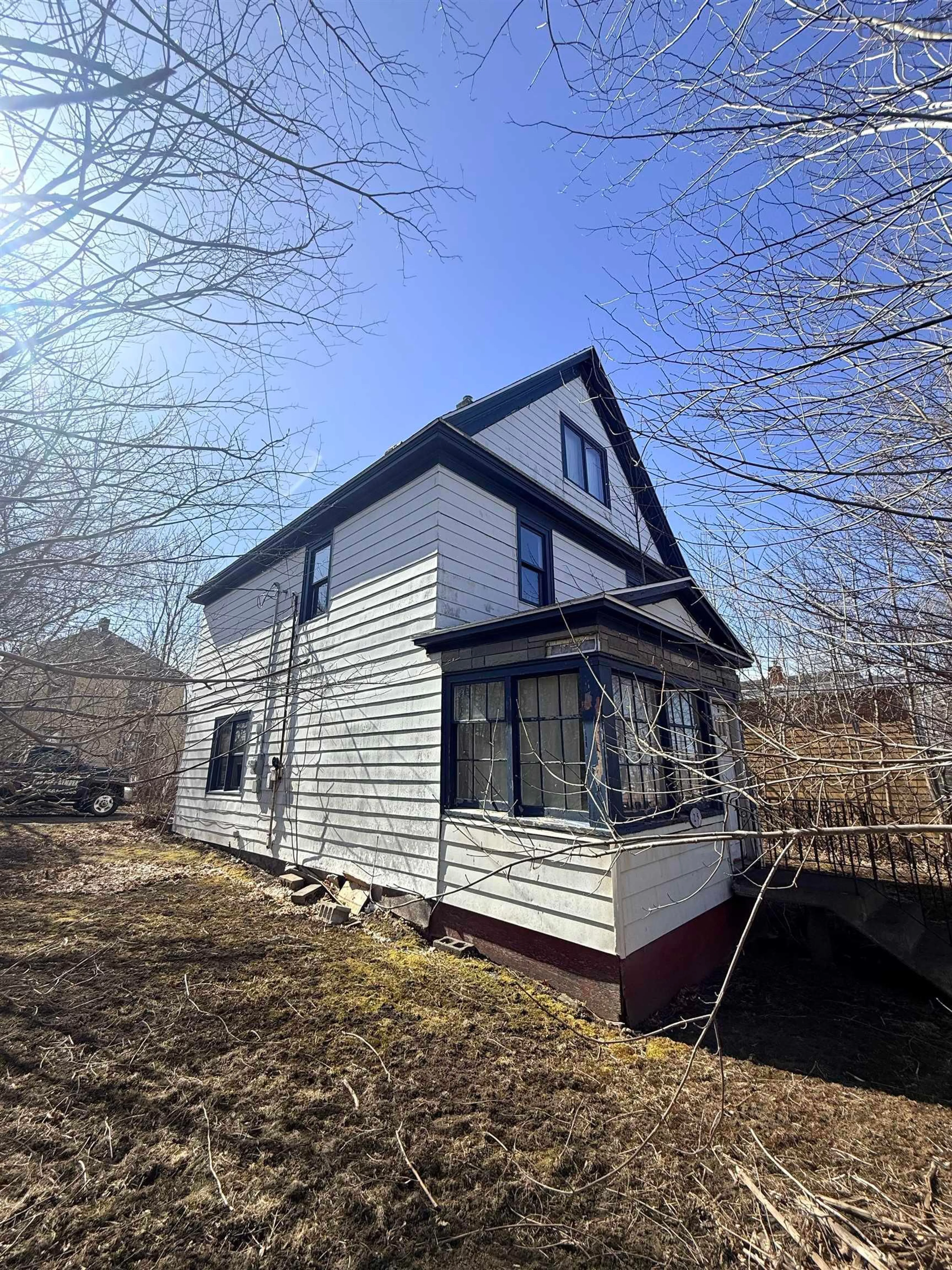 Home with vinyl exterior material, street for 25 Queen St, Sydney Mines Nova Scotia B1V 1L2