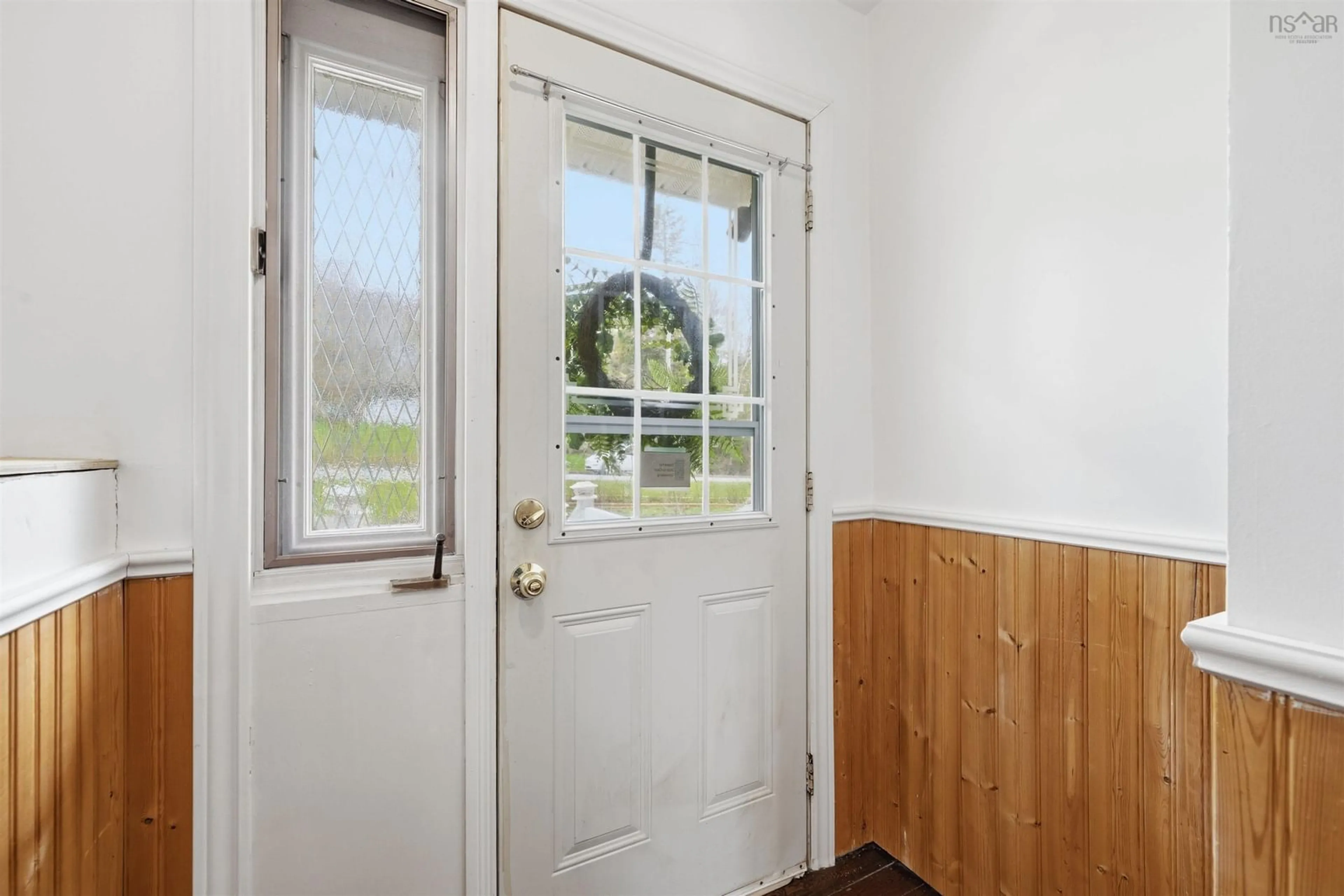 Indoor entryway for 81 Armanda Cres, Fall River Nova Scotia B2T 1E5