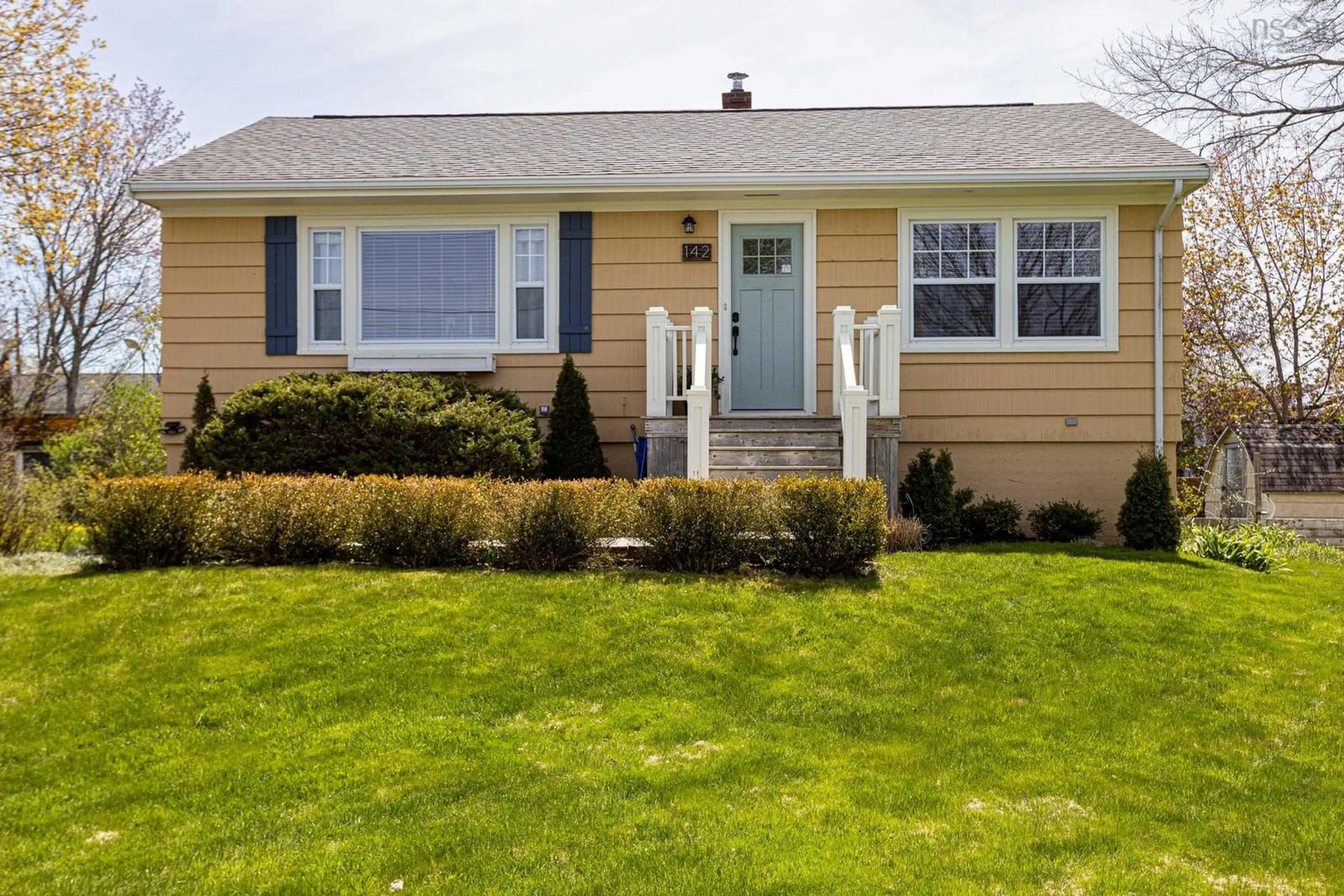 Home with vinyl exterior material, street for 142 Frederick Ave, Halifax Nova Scotia B3N 2L3