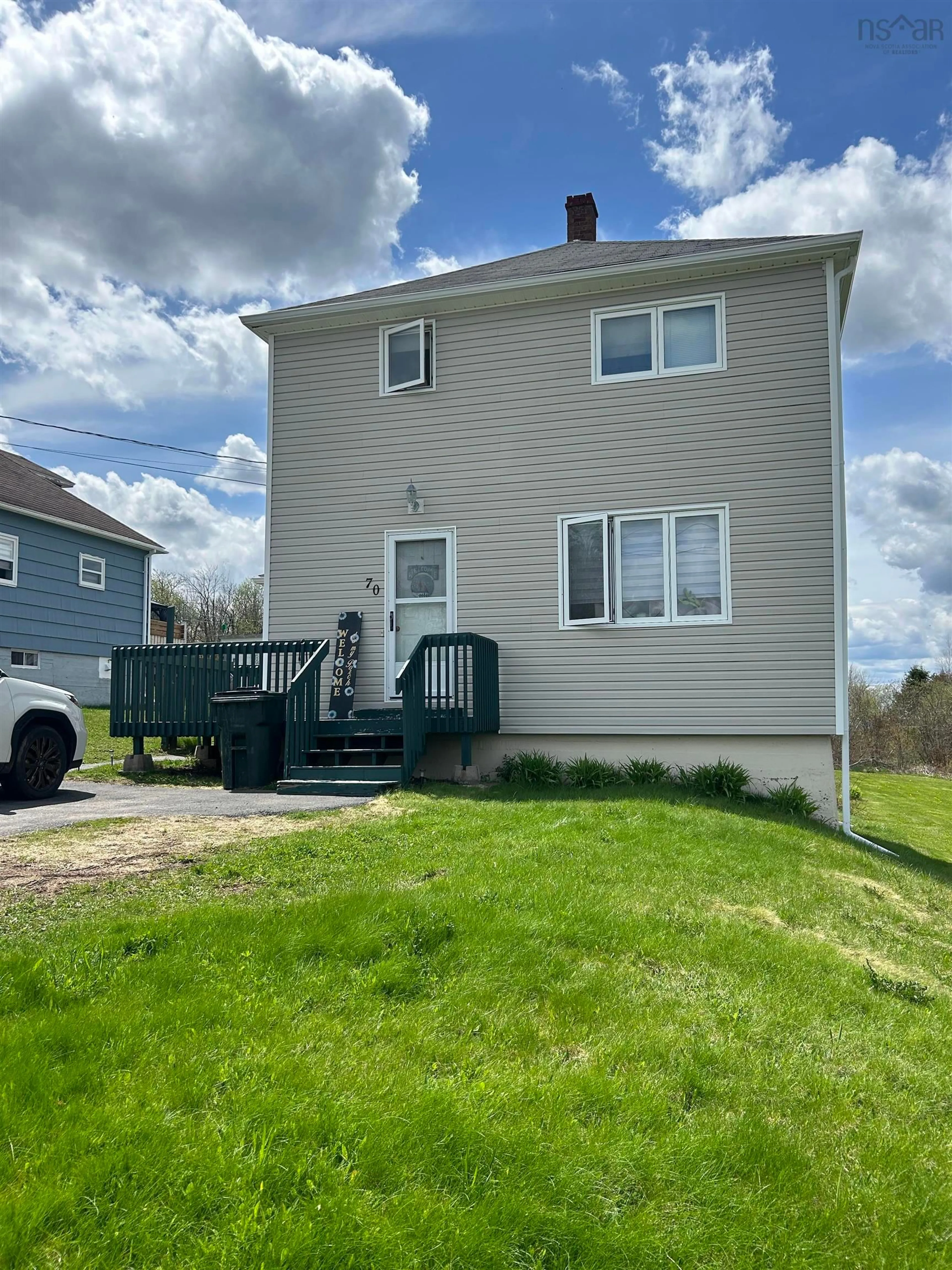 Home with vinyl exterior material, building for 70 Wolsley, Springhill Nova Scotia B0M 1X0