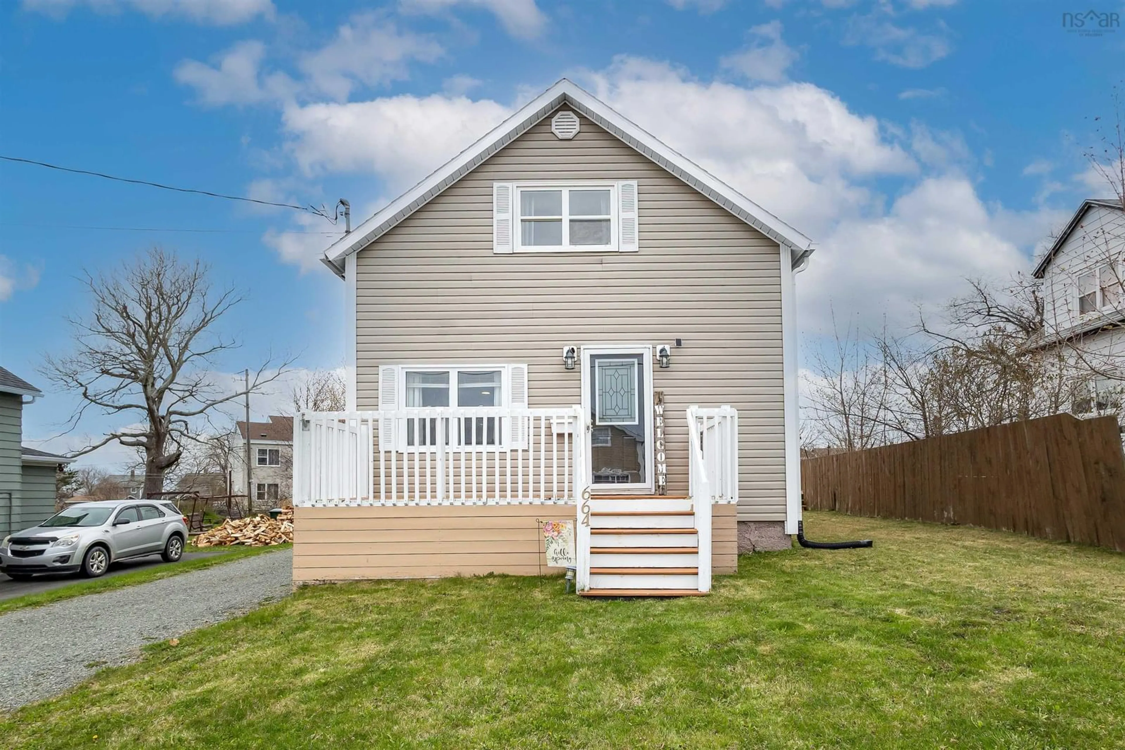 Home with vinyl exterior material, street for 664 George St, New Waterford Nova Scotia B1H 4E6