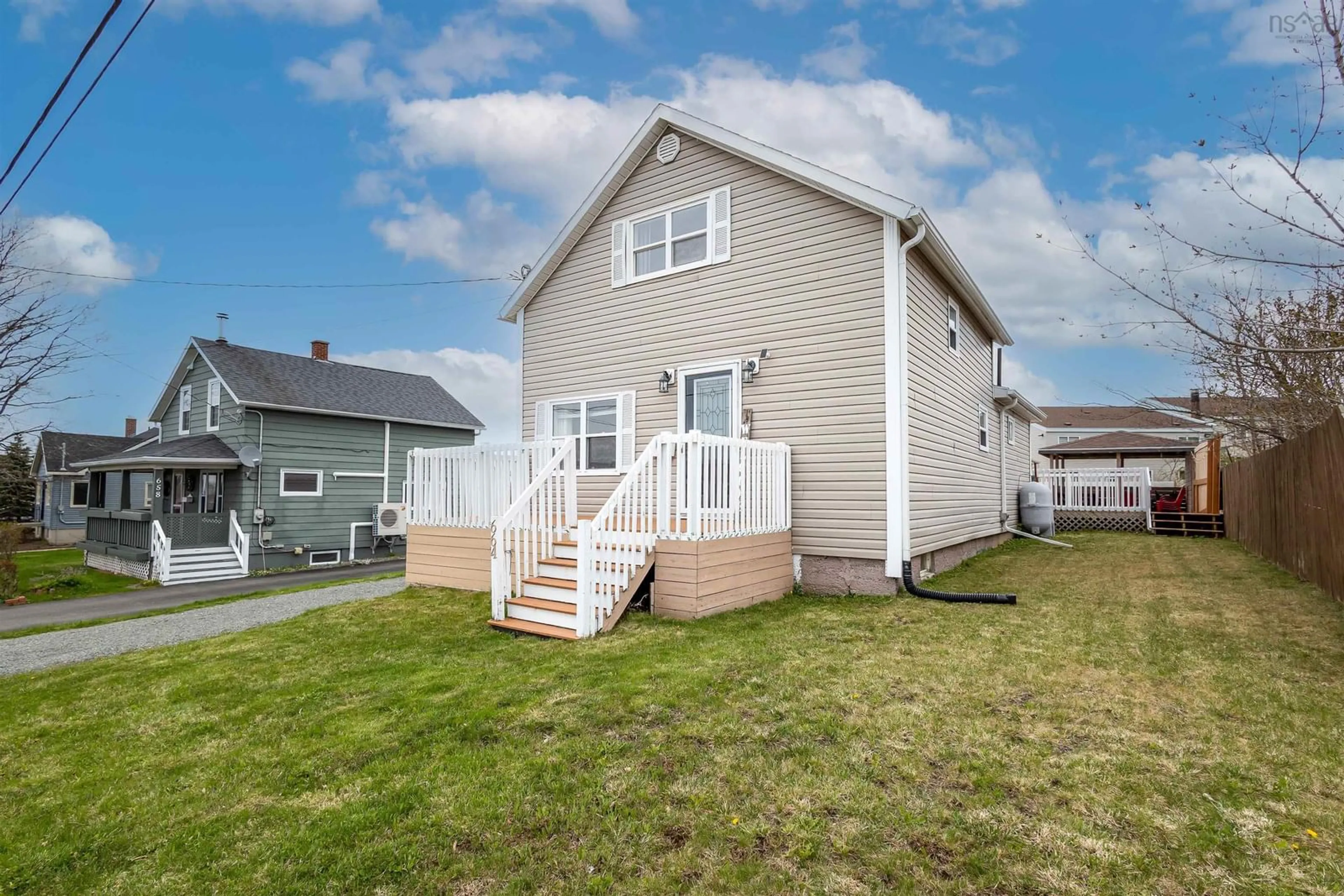 Home with vinyl exterior material, street for 664 George St, New Waterford Nova Scotia B1H 4E6