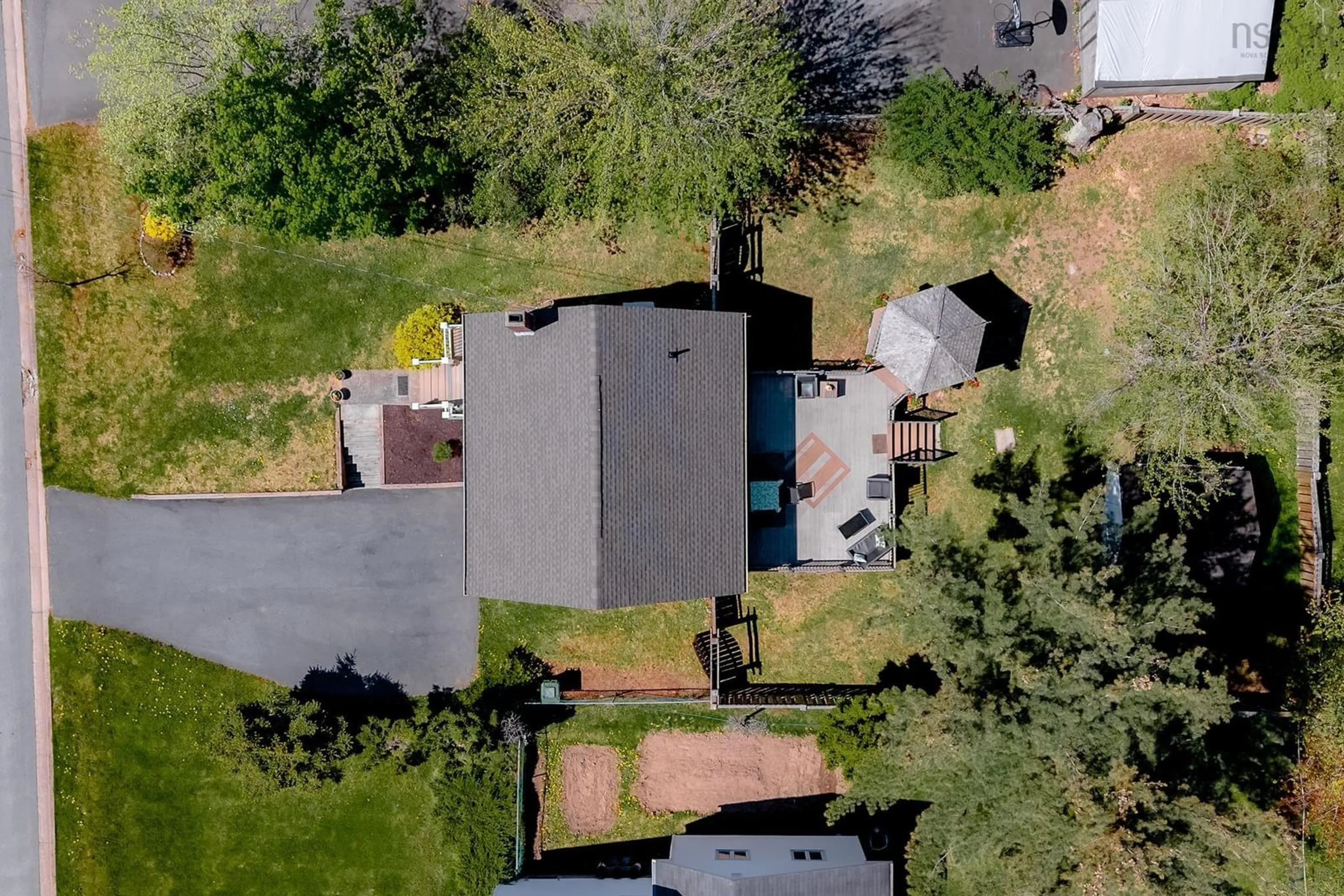 A pic from outside/outdoor area/front of a property/back of a property/a pic from drone, street for 117 Melrose Ave, Halifax Nova Scotia B3N 2E6
