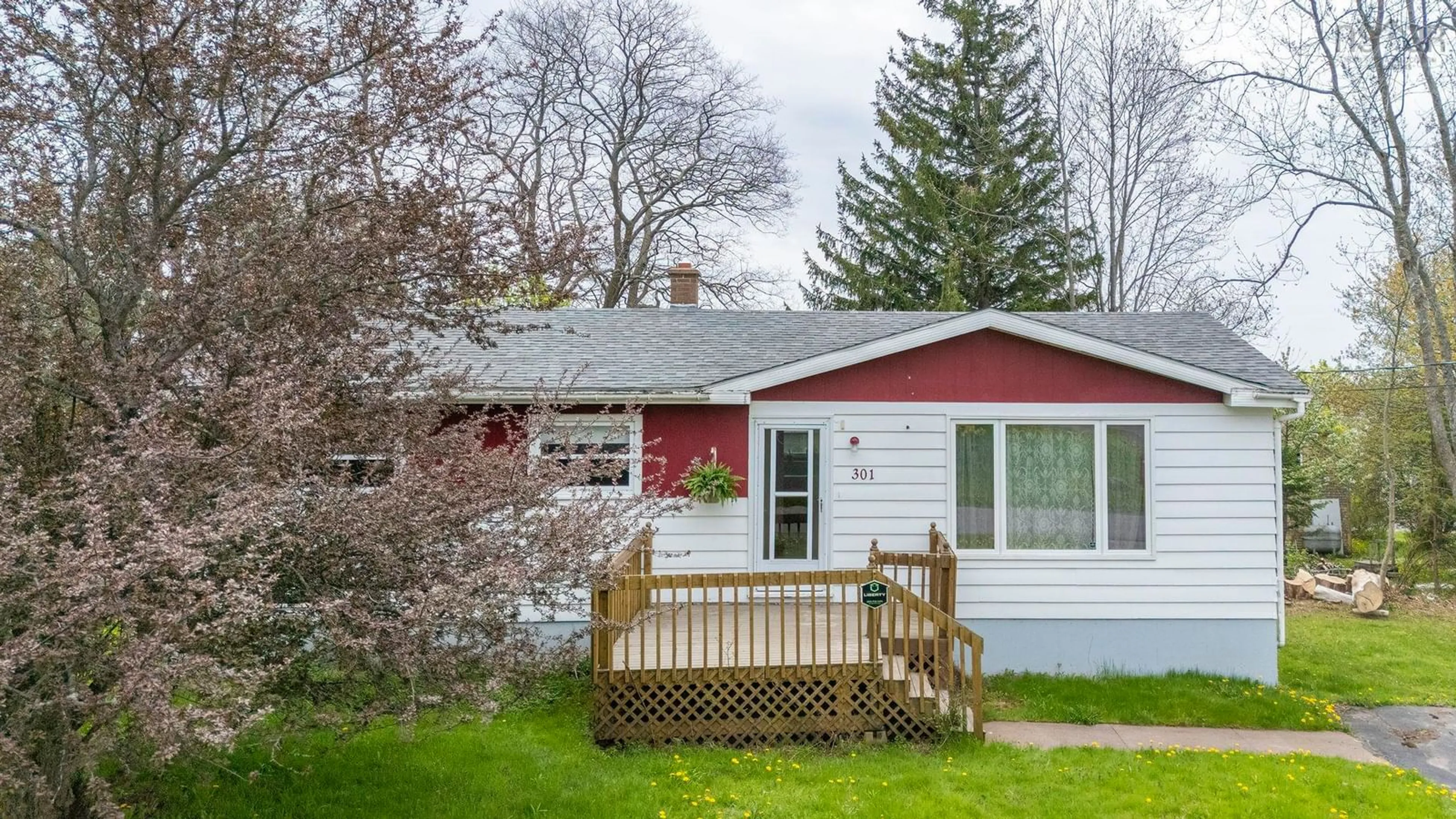 Home with vinyl exterior material, street for 301 Faulkland St, Pictou Nova Scotia B0K 1H0