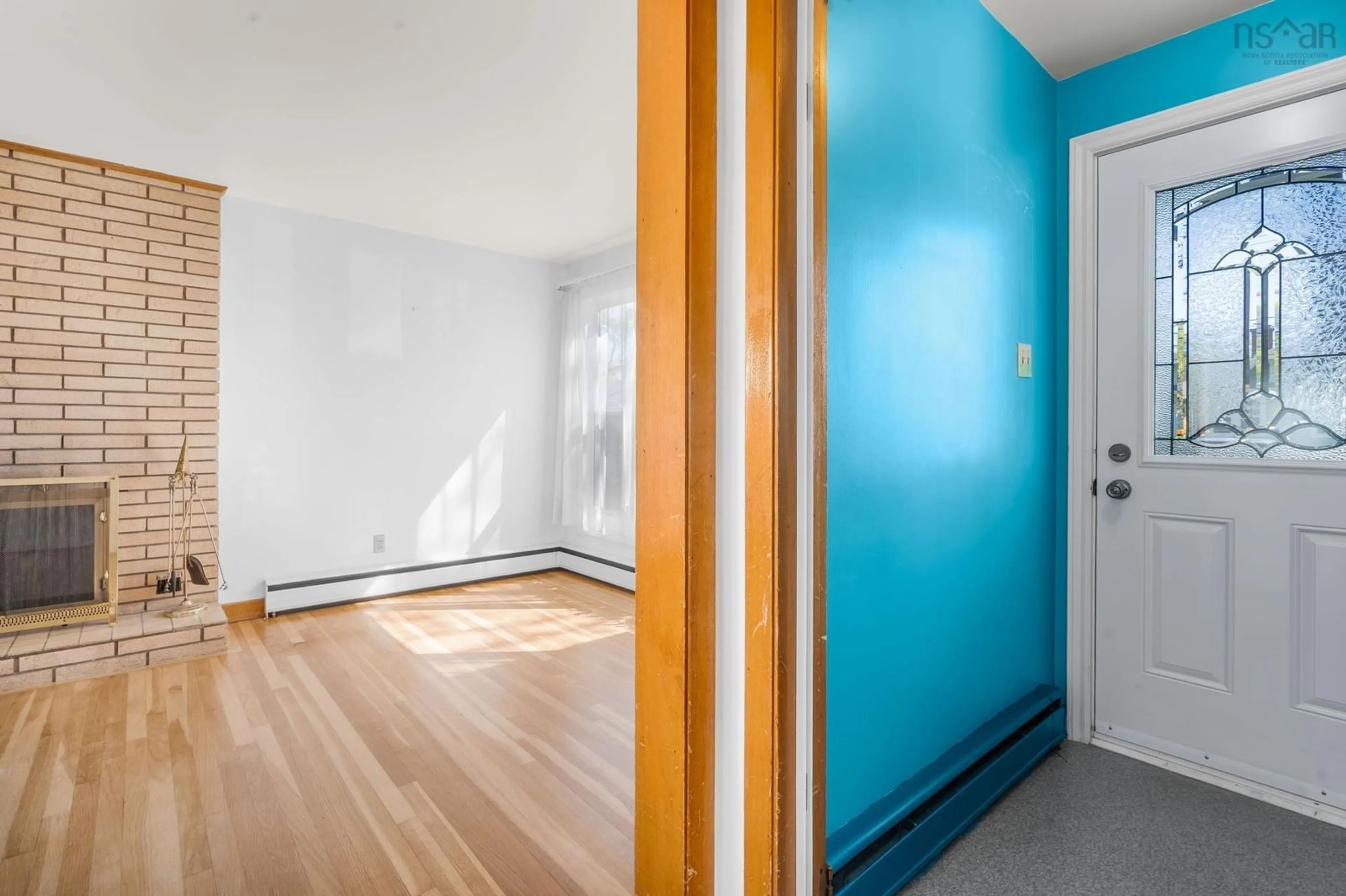 Indoor entryway for 876 Bridges St, Halifax Nova Scotia B3H 2Z7