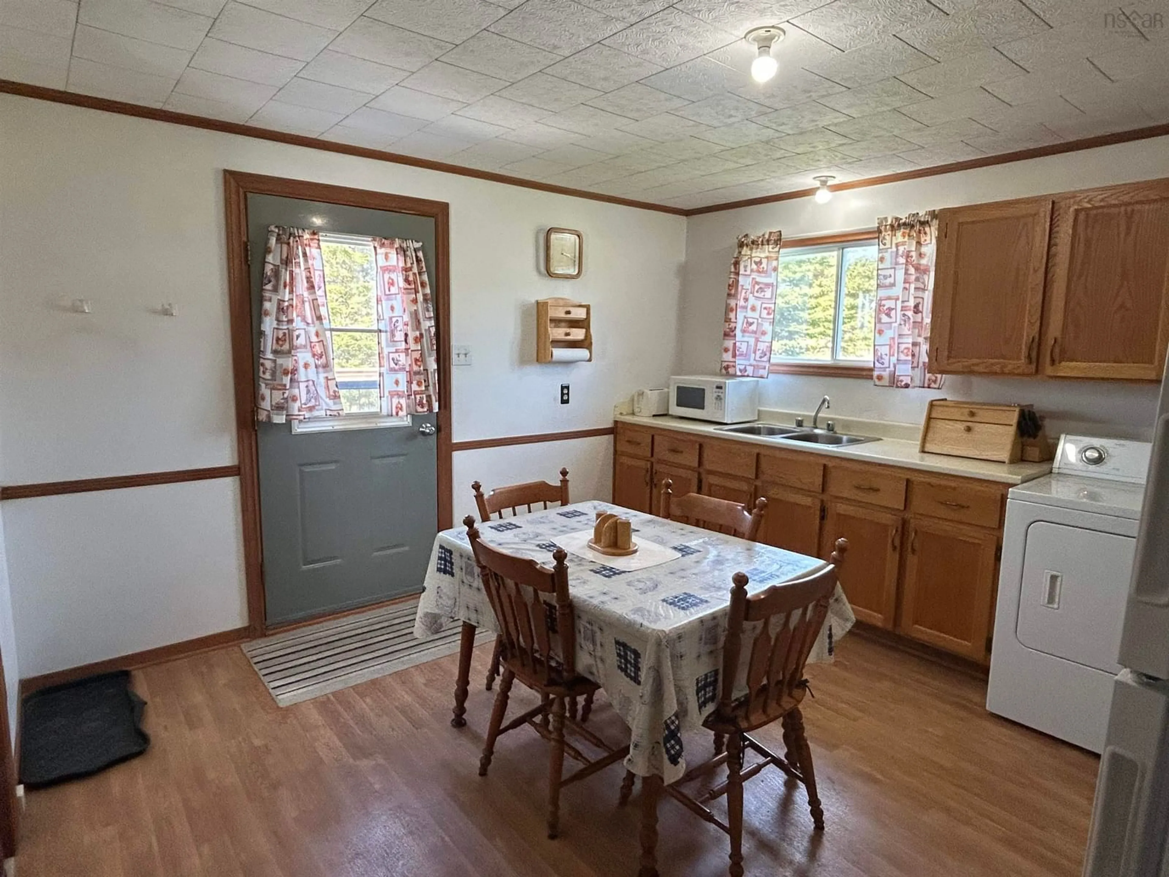 Dining room, unknown for 10 Bateman Rd, North East Point Nova Scotia B0W 2P0