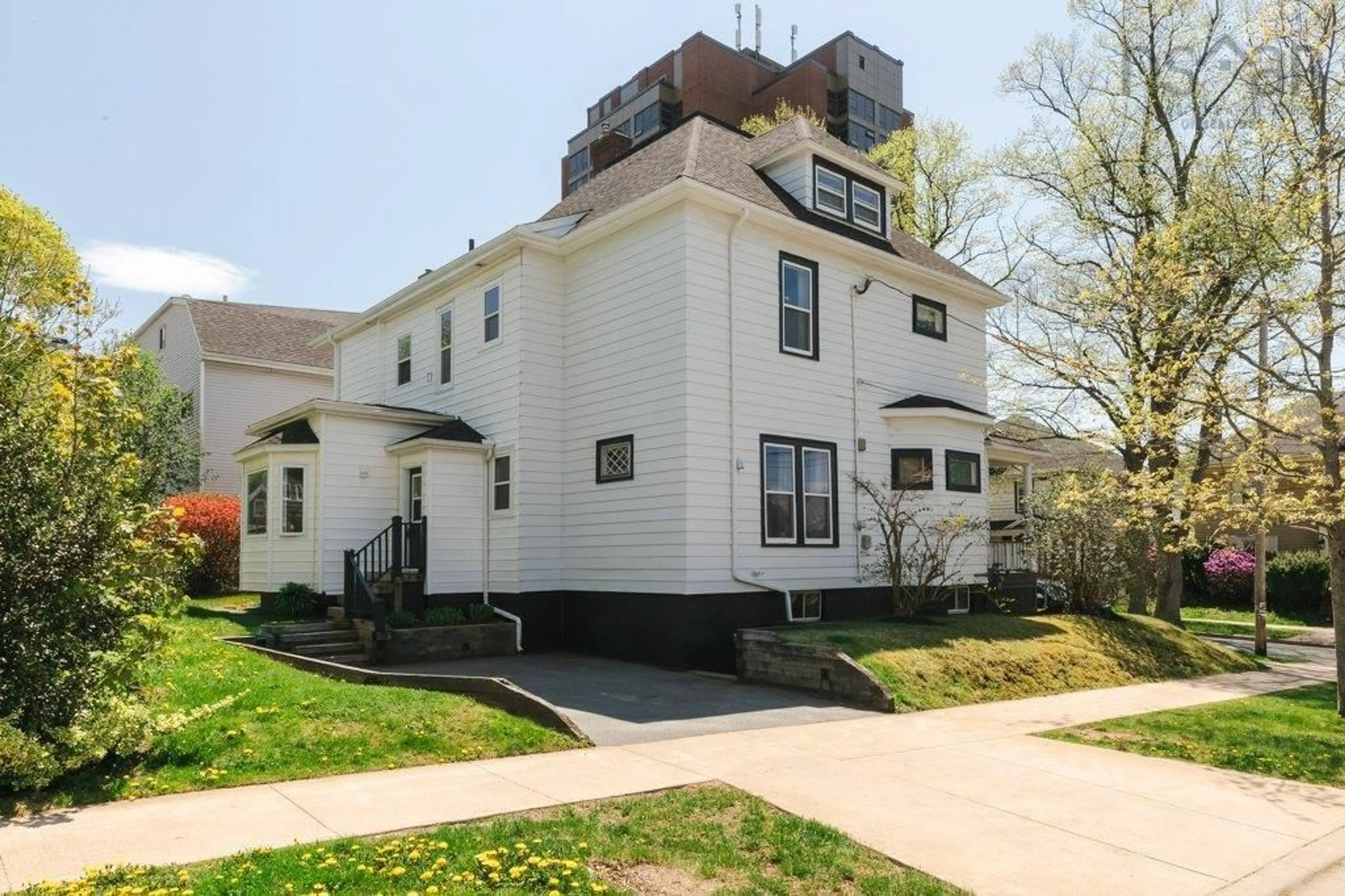 Unknown for 1535 Larch St, Halifax Peninsula Nova Scotia B3H 3W7