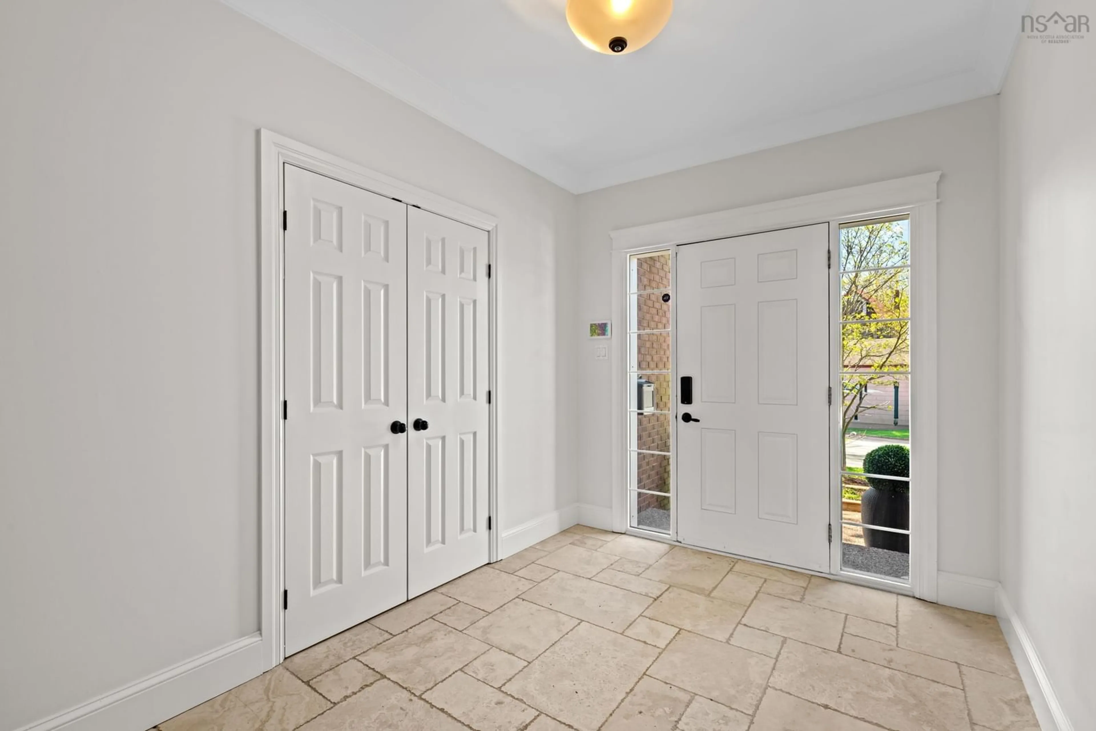 Indoor entryway for 1727 Cadmus Crt, Halifax Nova Scotia B3H 0B1