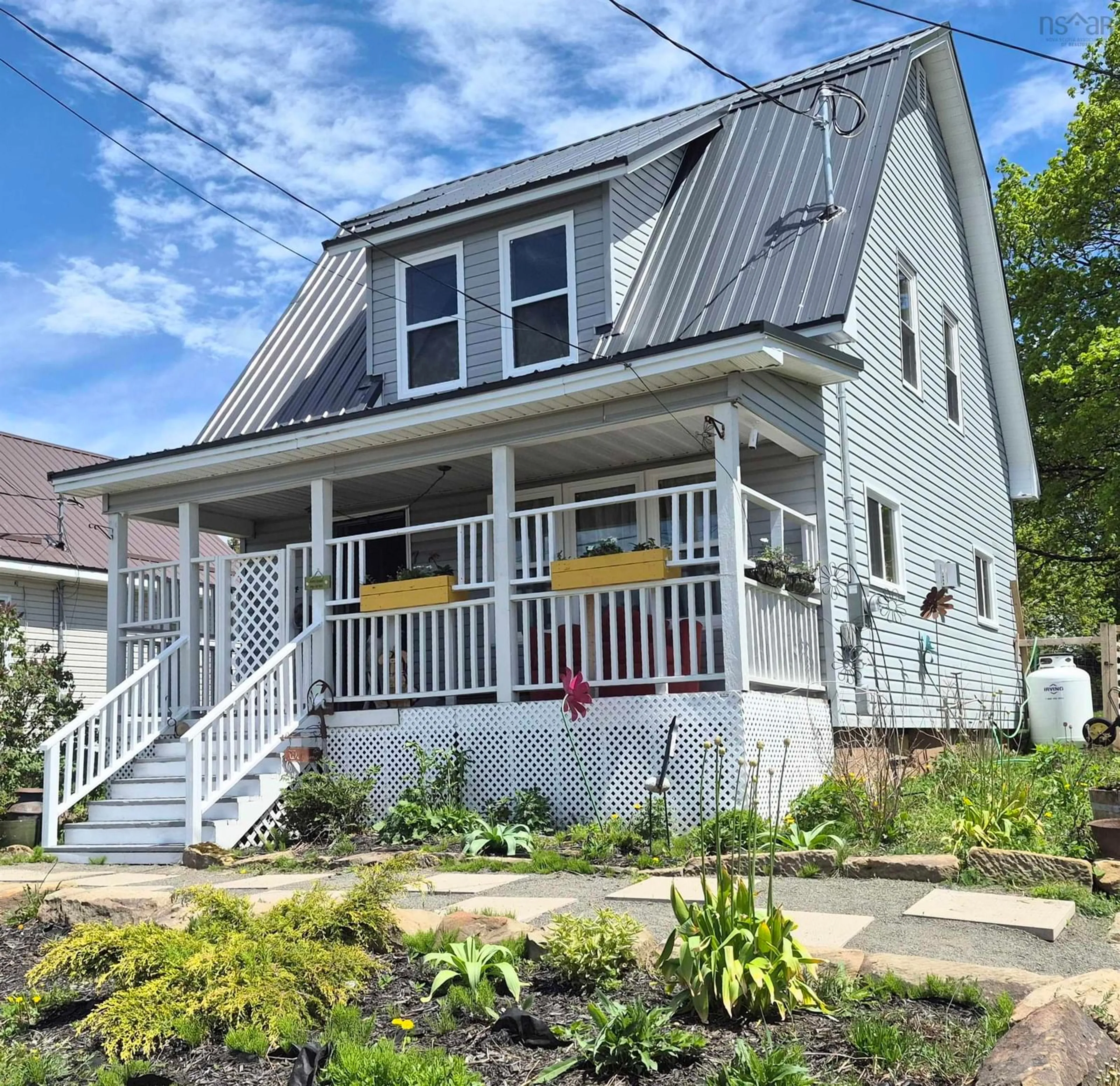 Home with vinyl exterior material, street for 7 Lorne St, Springhill Nova Scotia B0M 1X0