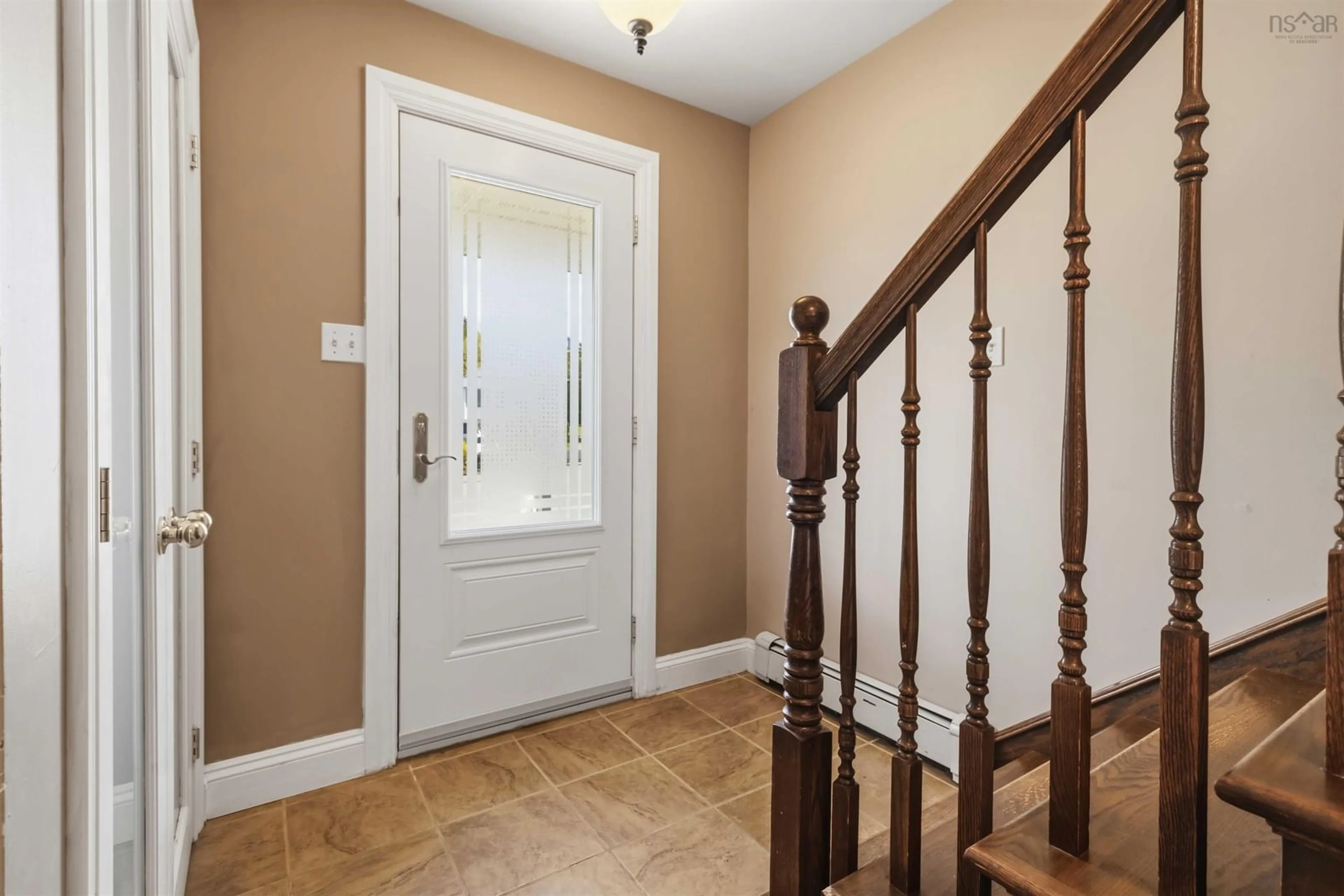 Indoor entryway for 41 Bianca Crt, Middle Sackville Nova Scotia B4E 3E2