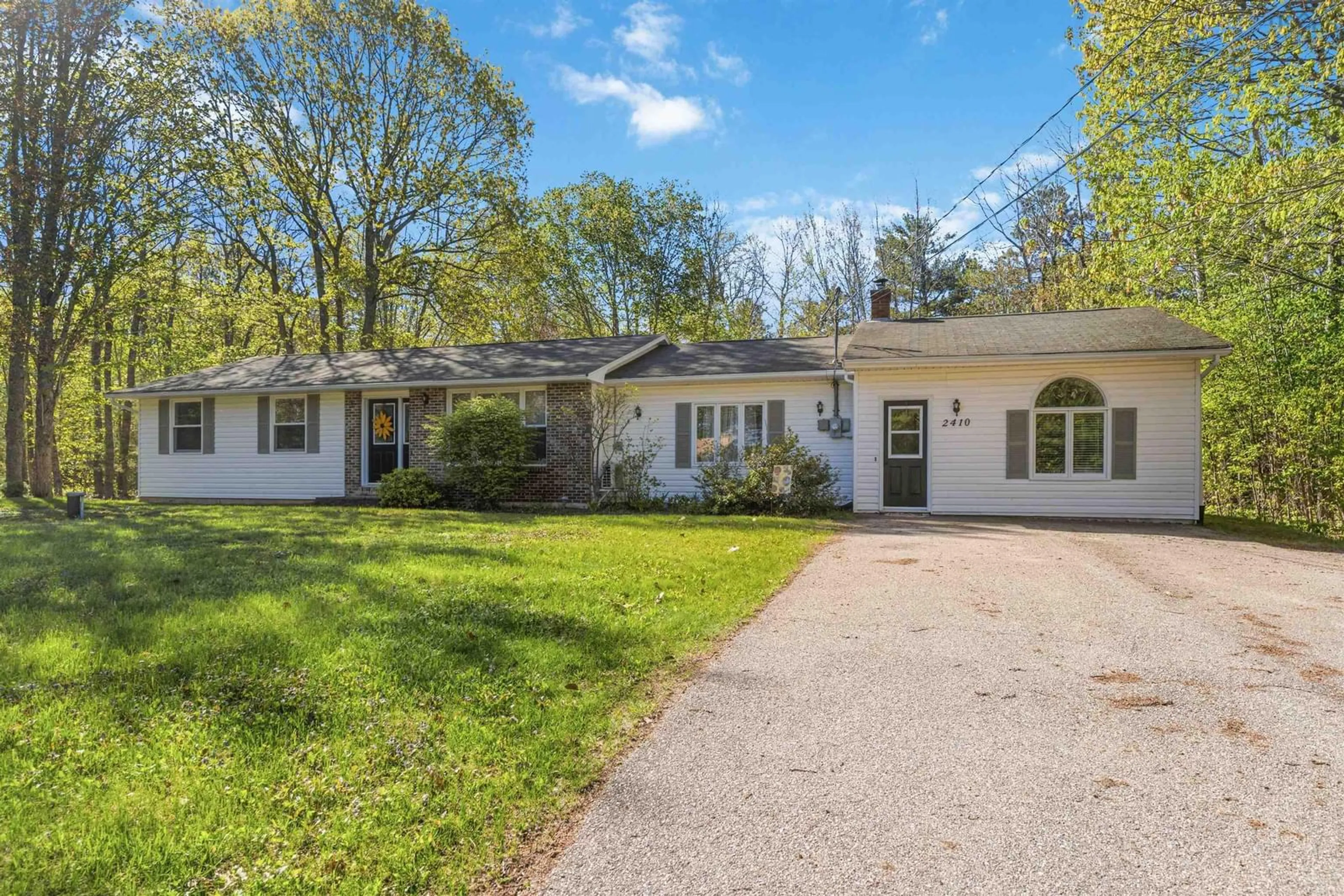 A pic from outside/outdoor area/front of a property/back of a property/a pic from drone, street for 2410 Loretta Ave, Coldbrook Nova Scotia B4R 1A7